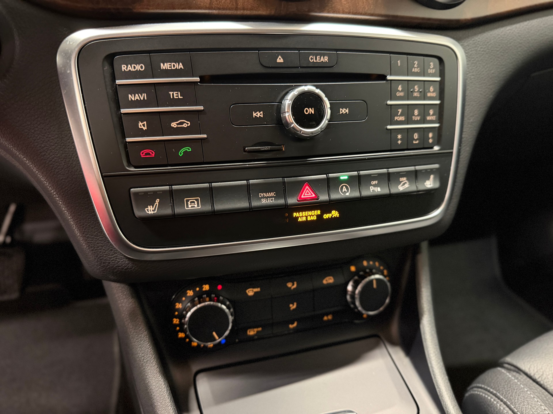 MERCEDES-BENZ GLA 250 Style 4Matic 7G-DCT-image-10