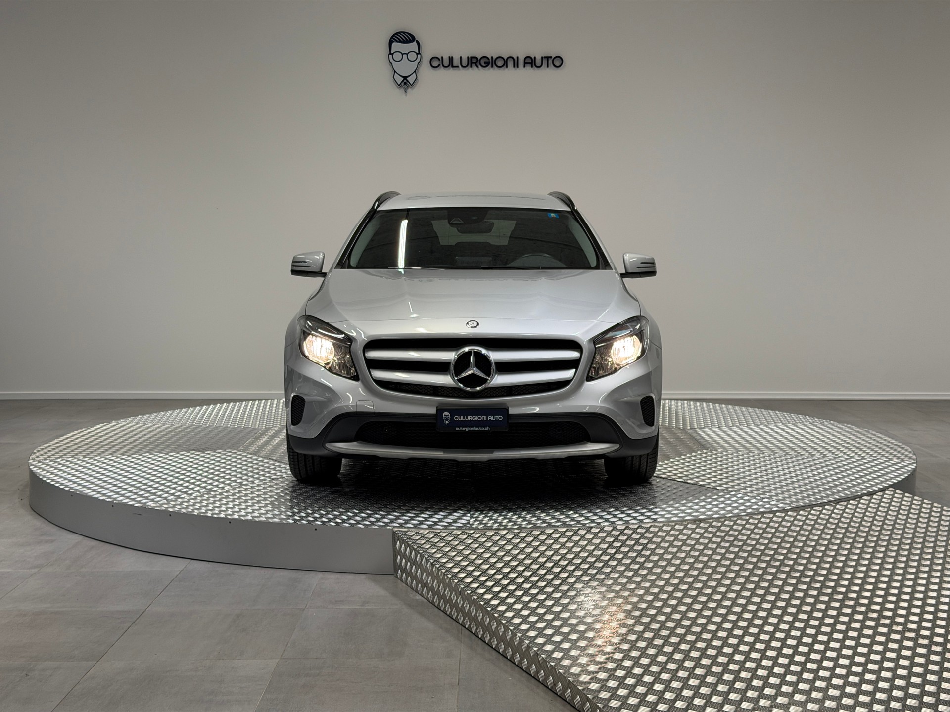 MERCEDES-BENZ GLA 250 Style 4Matic 7G-DCT-image-1
