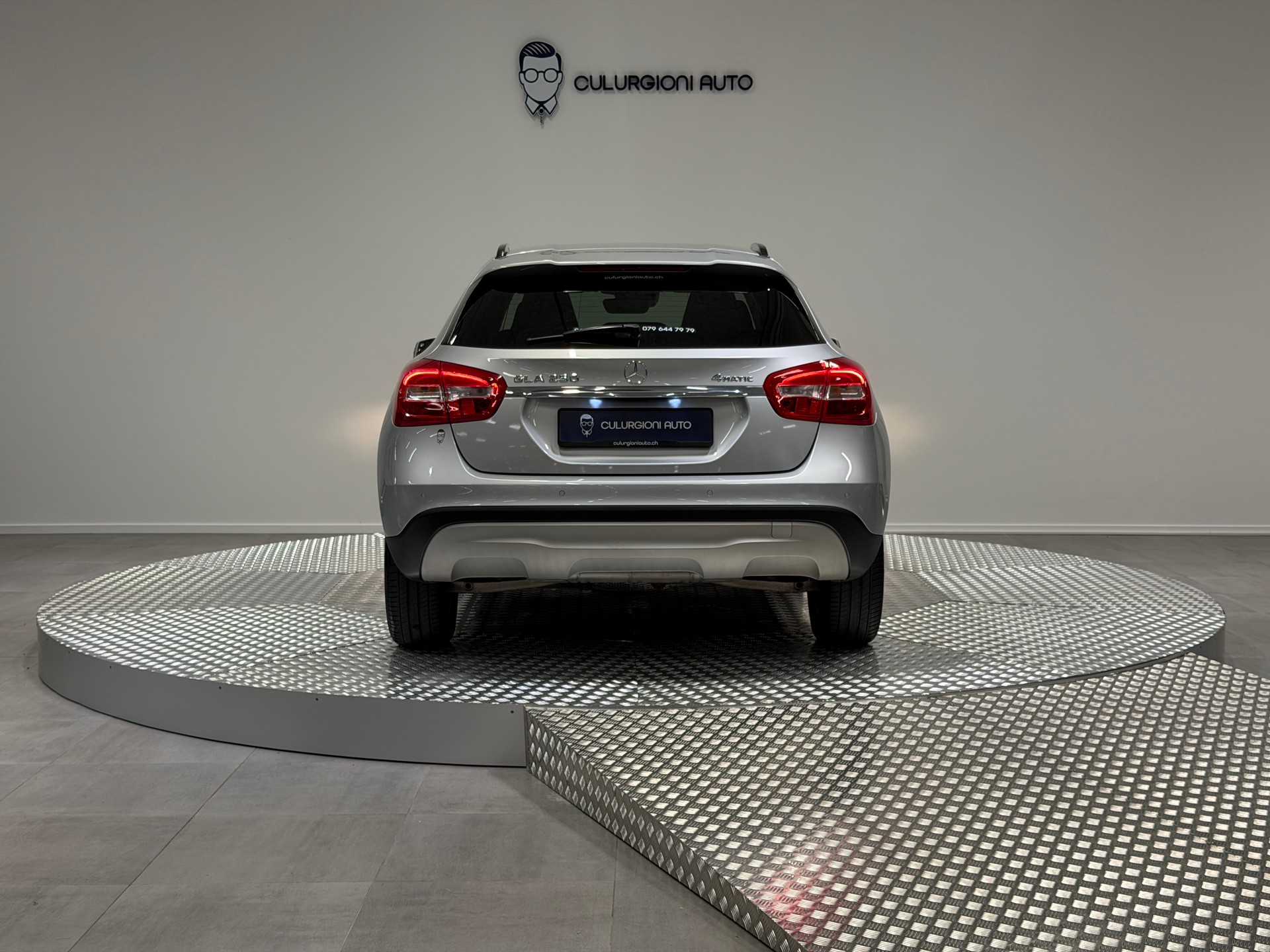 MERCEDES-BENZ GLA 250 Style 4Matic 7G-DCT-image-5