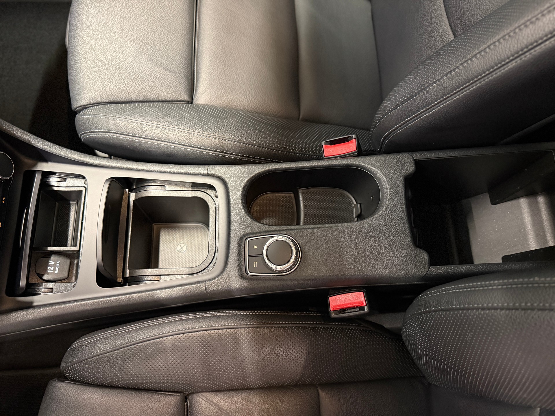MERCEDES-BENZ GLA 250 Style 4Matic 7G-DCT-image-11
