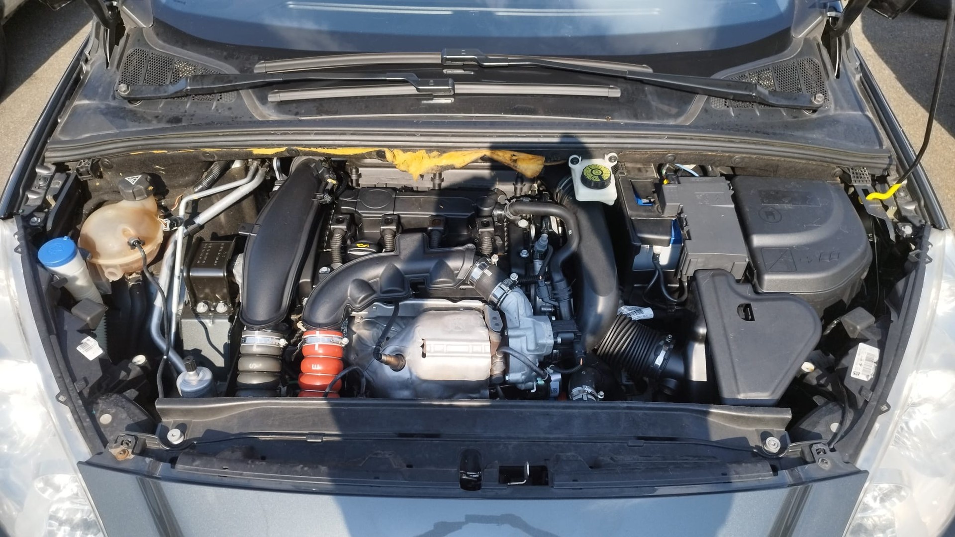 PEUGEOT 308 1.6 16V Turbo Allure Automatic-image-11