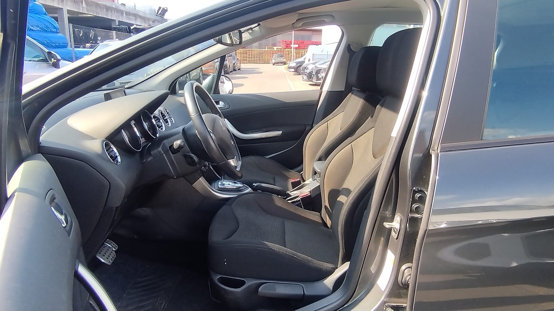 PEUGEOT 308 1.6 16V Turbo Allure Automatic-image-12