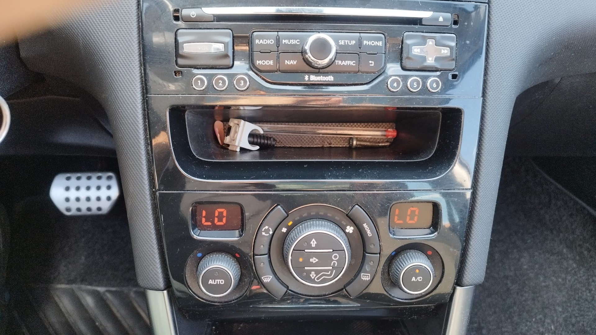 PEUGEOT 308 1.6 16V Turbo Allure Automatic-image-10