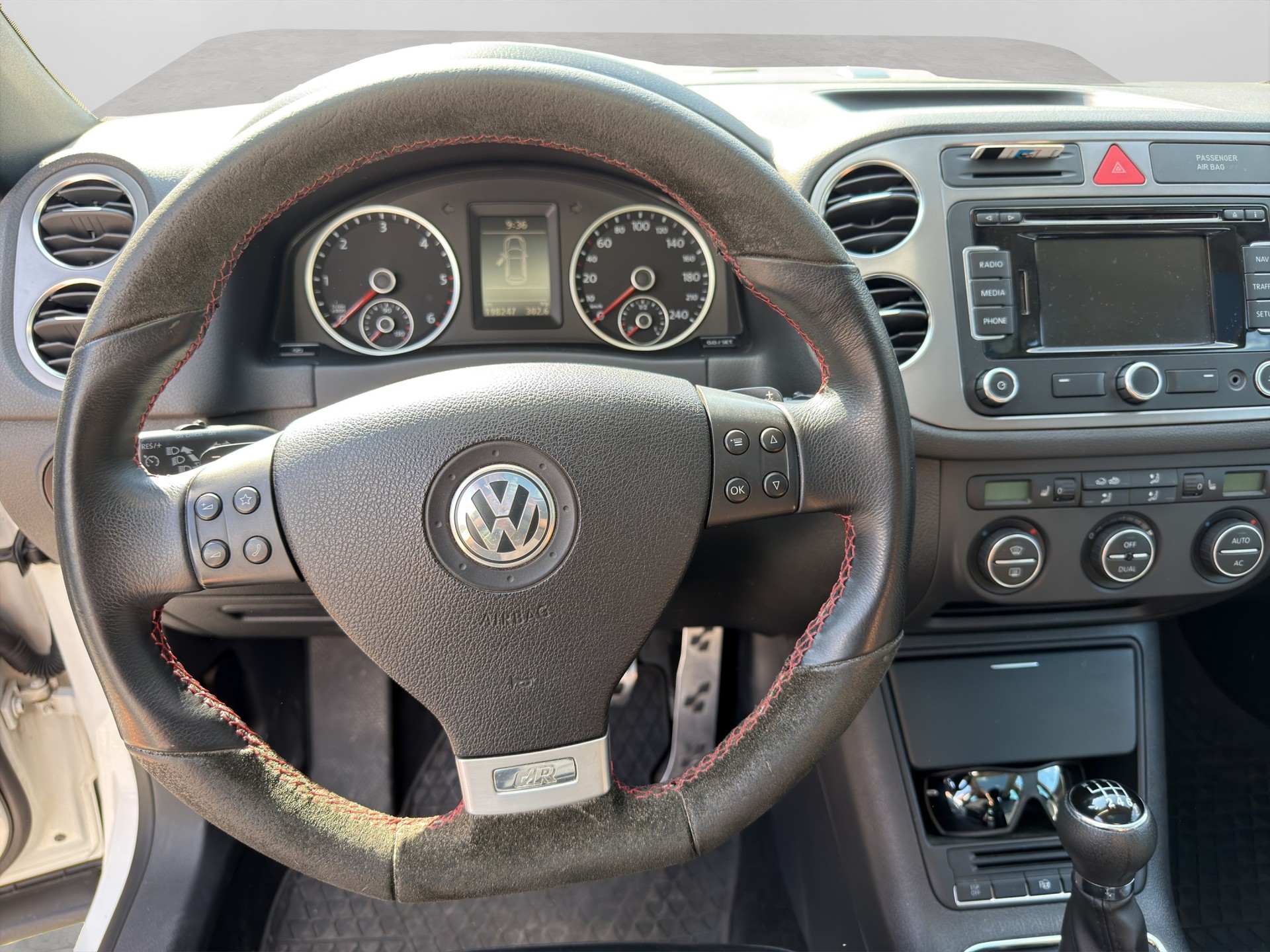 VW Tiguan 2.0 TDI Sport&Style-image-9