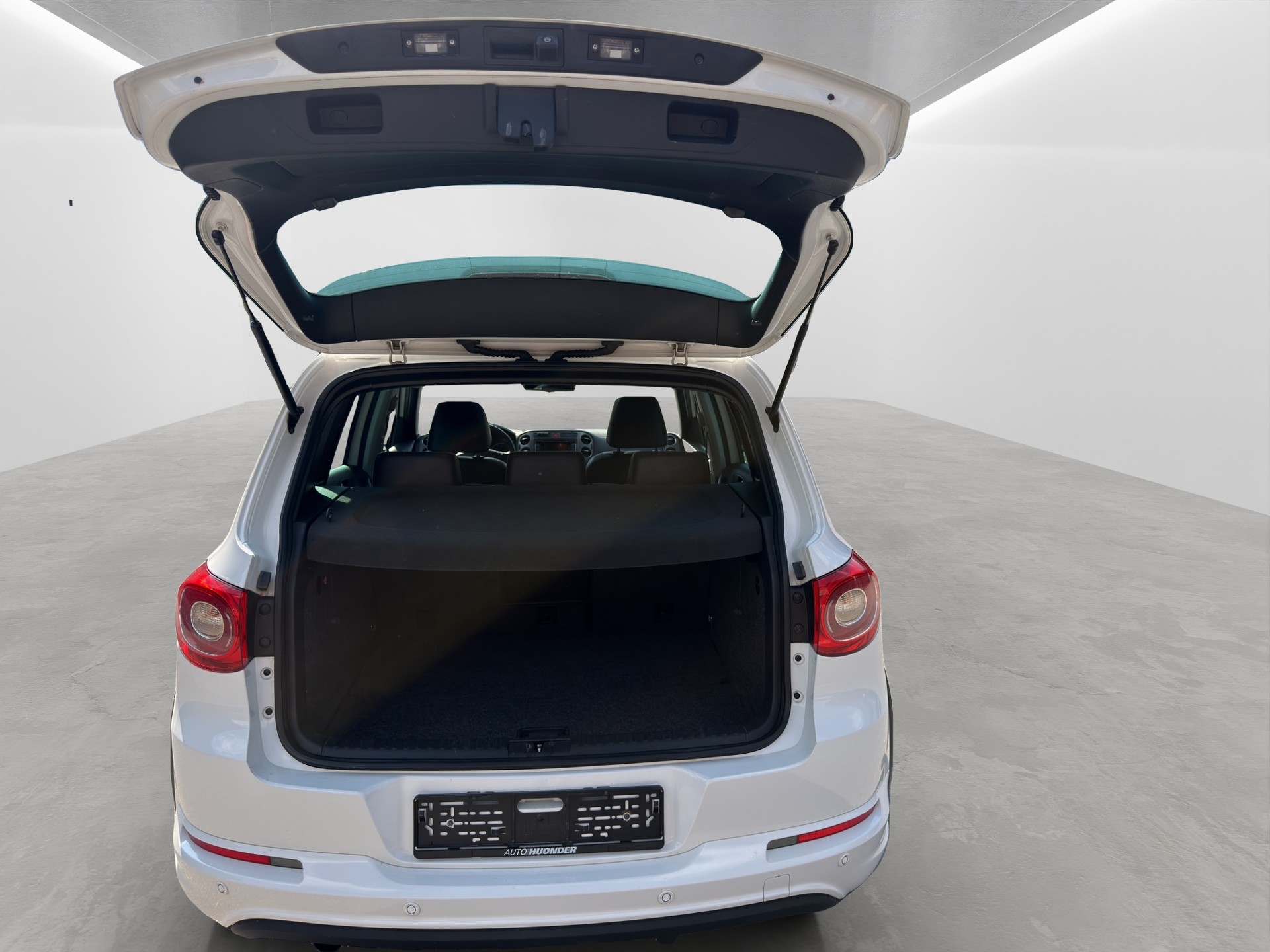 VW Tiguan 2.0 TDI Sport&Style-image-16