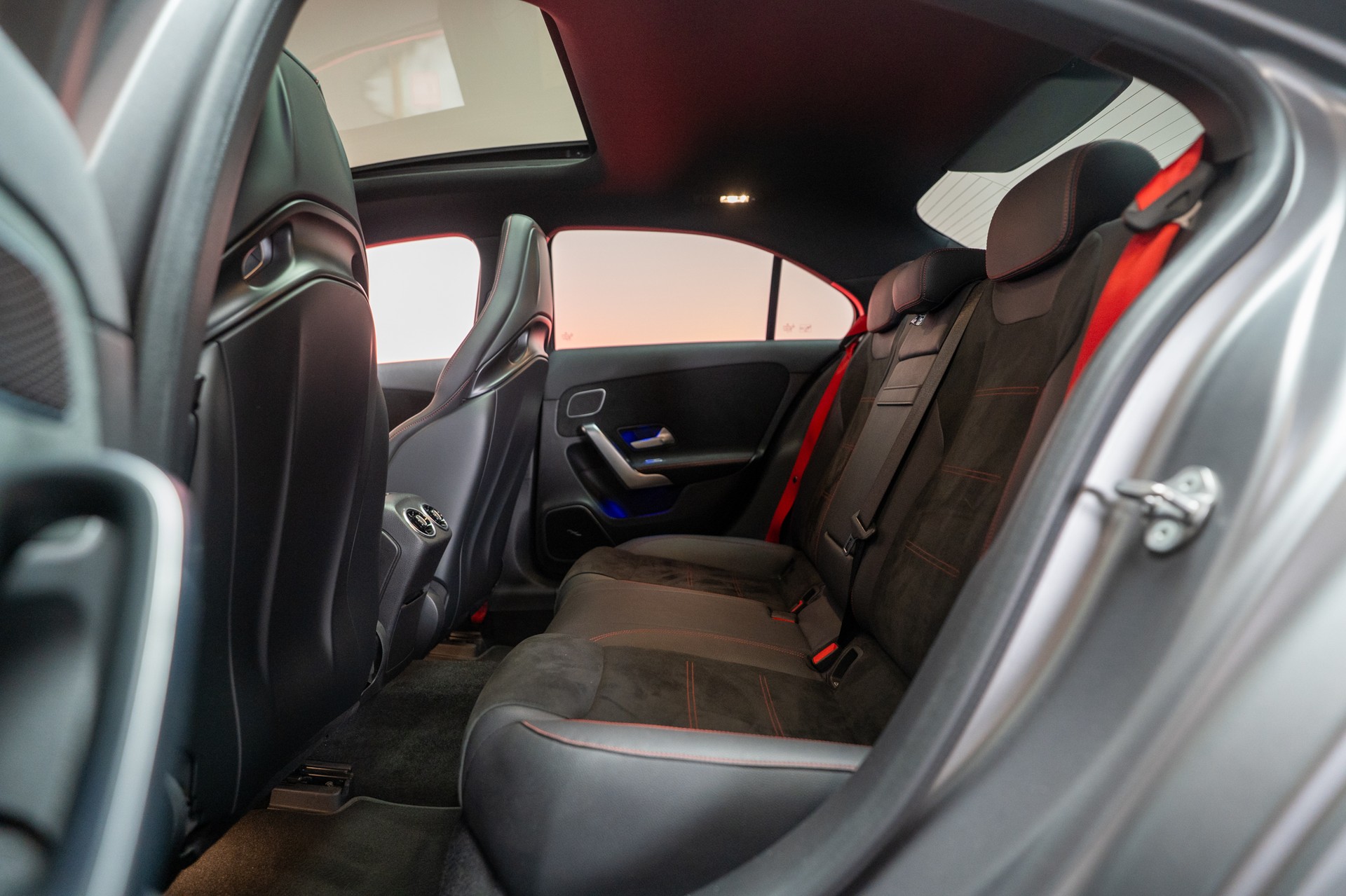 MERCEDES-BENZ A 35 AMG 4matic Limousine / CH-Fahrzeug / Panorama / el.Sitze-image-14