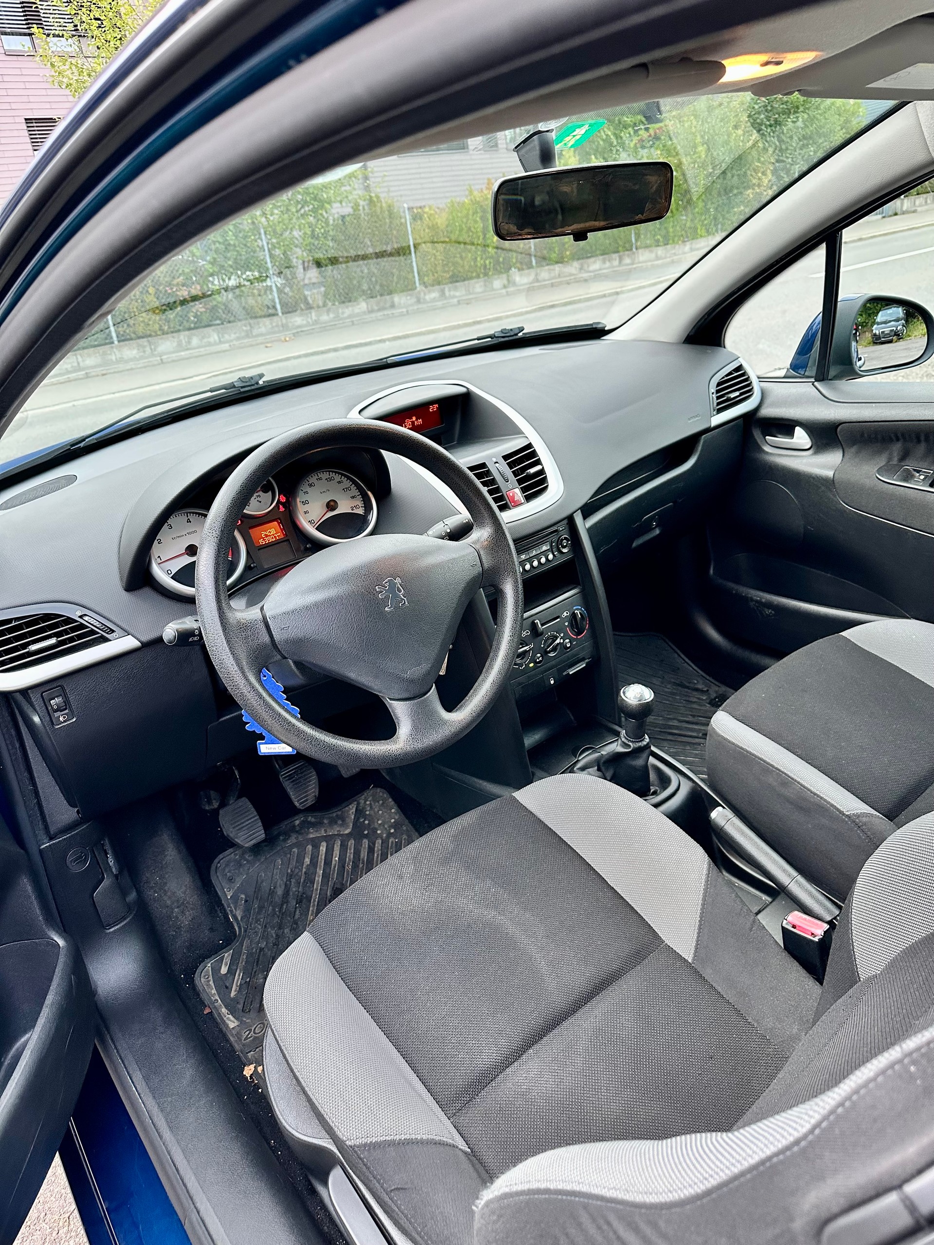 PEUGEOT 207 1.4 16V Look-image-6