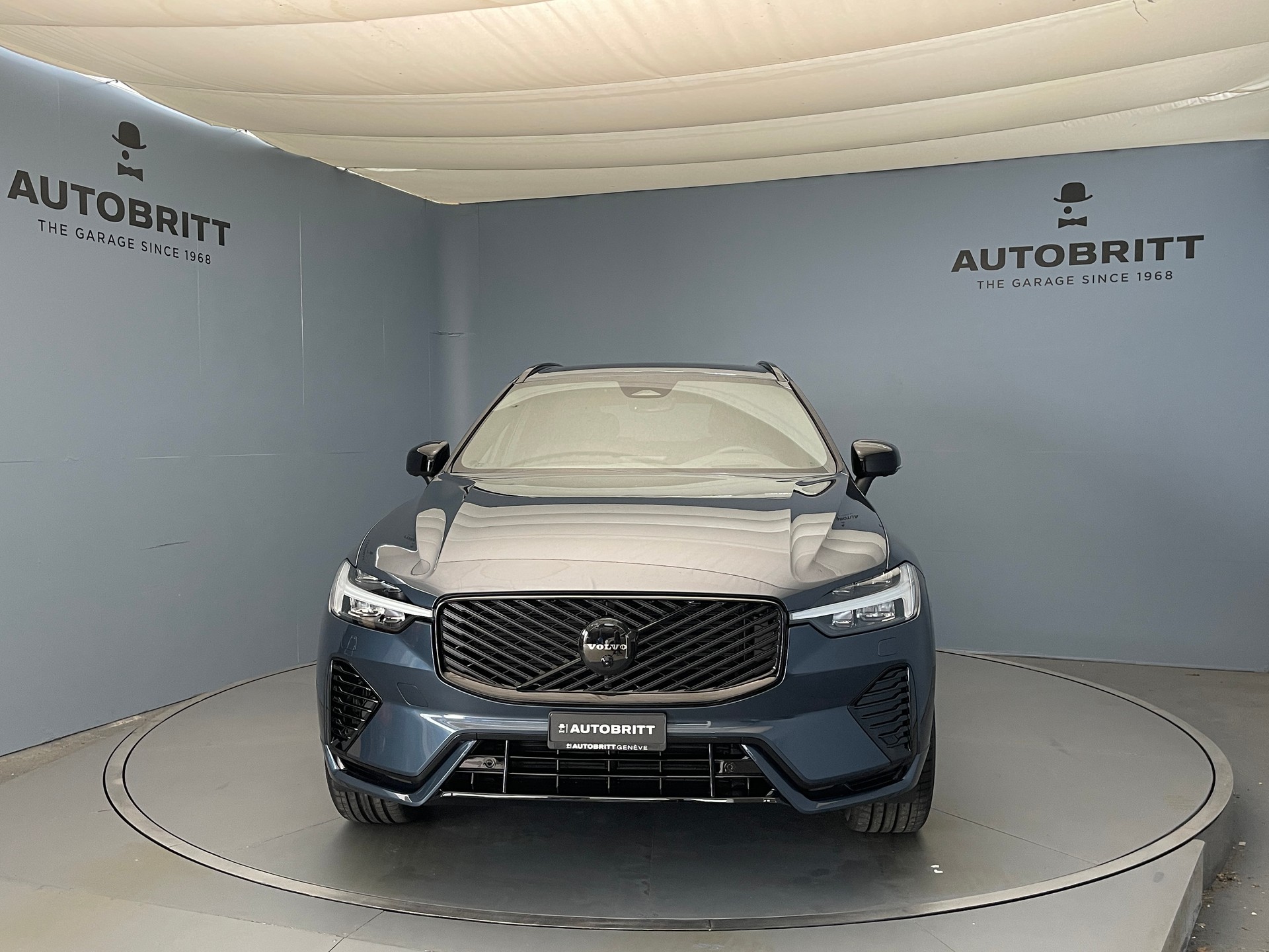 VOLVO XC60 2.0 T6 TE Black Edition eAWD-image-1