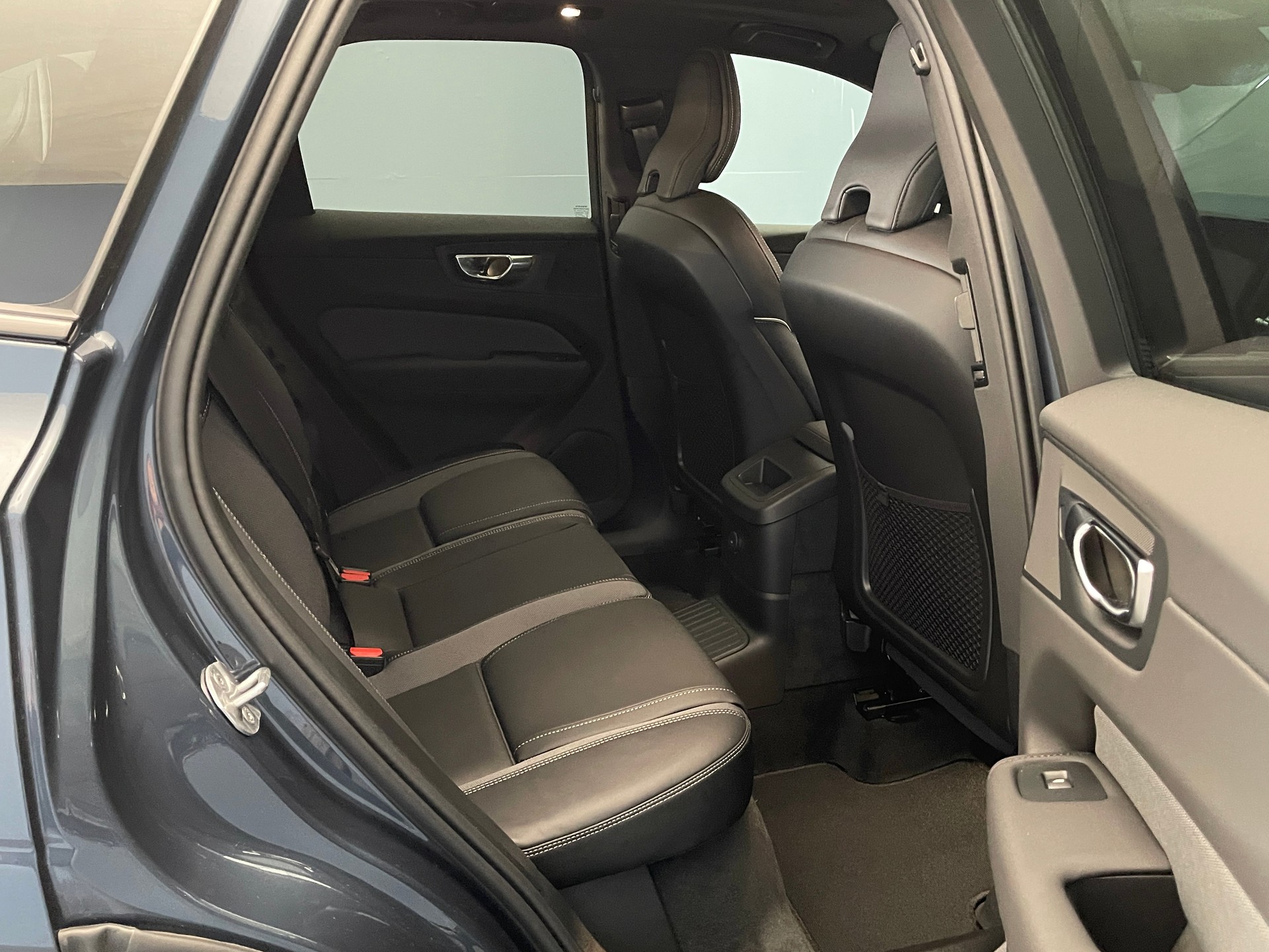 VOLVO XC60 2.0 T6 TE Black Edition eAWD-image-9