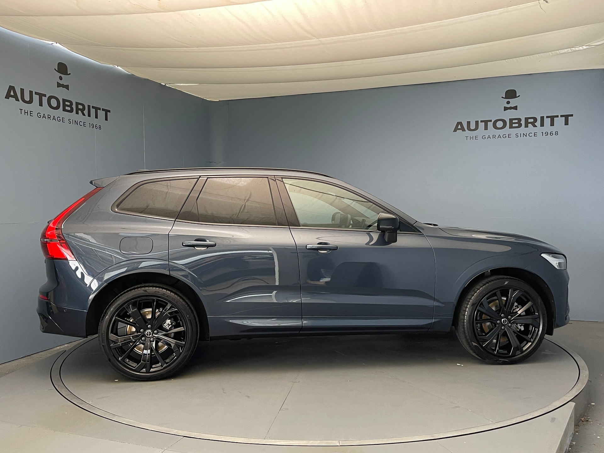VOLVO XC60 2.0 T6 TE Black Edition eAWD-image-3