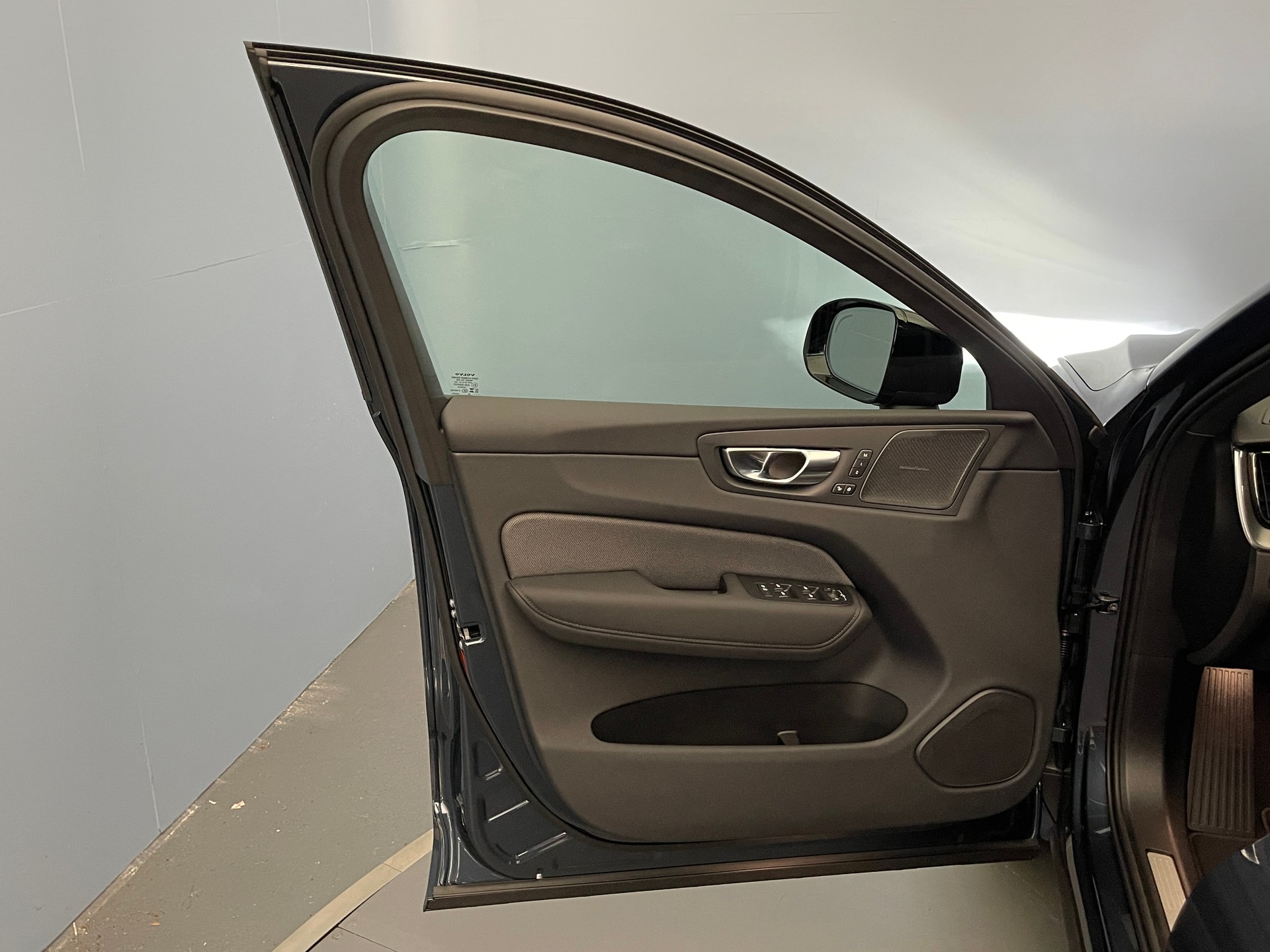 VOLVO XC60 2.0 T6 TE Black Edition eAWD-image-10