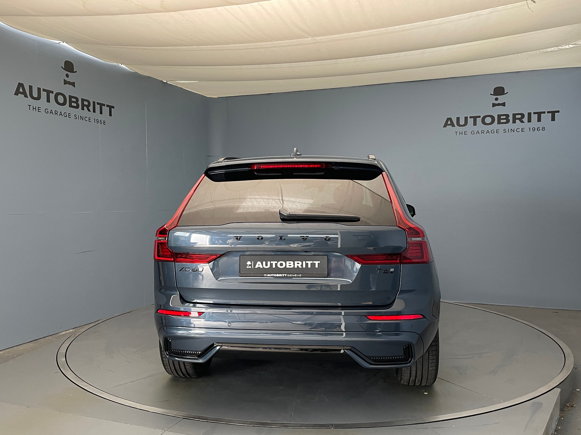 VOLVO XC60 2.0 T6 TE Black Edition eAWD-image-2