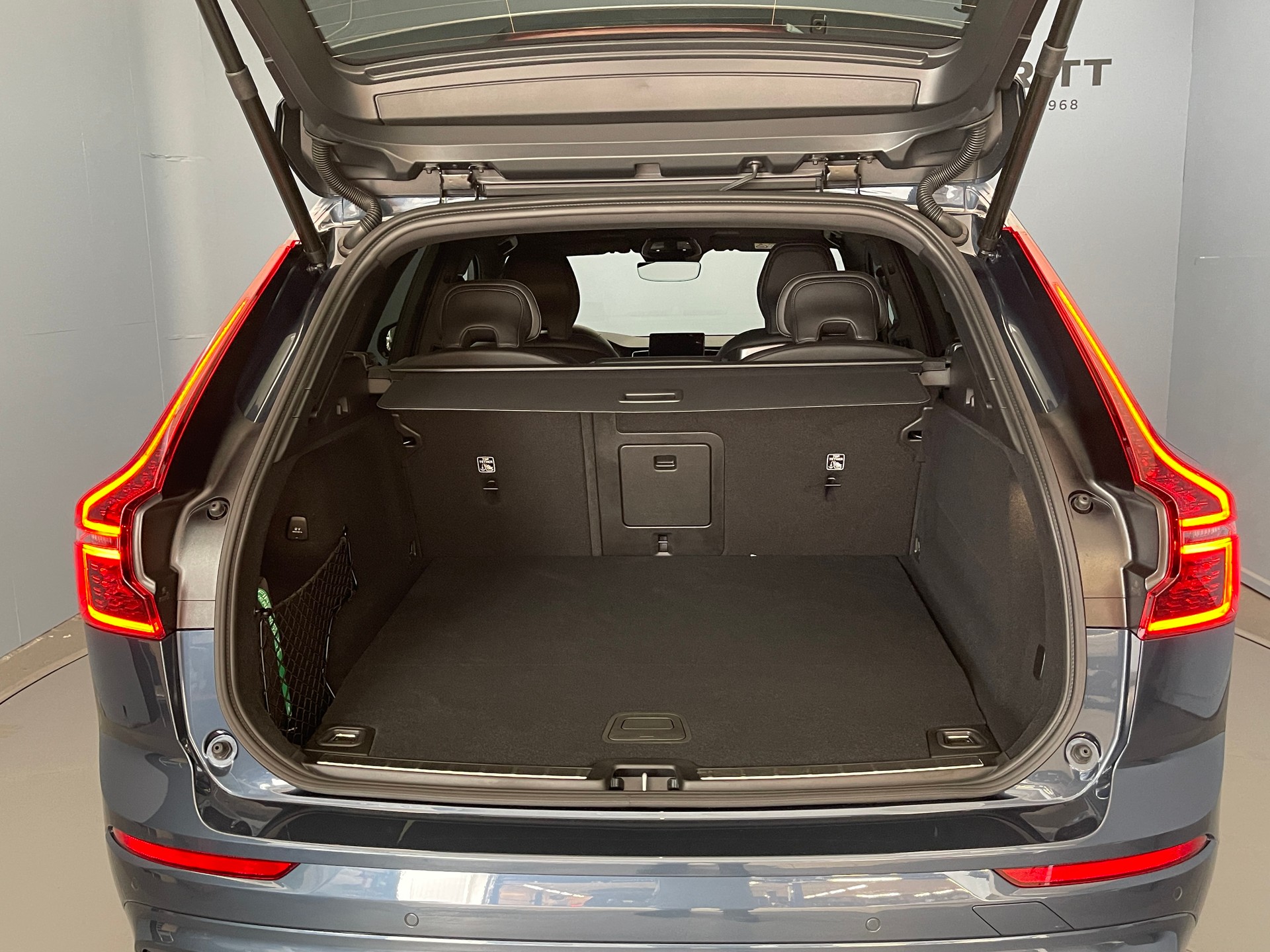 VOLVO XC60 2.0 T6 TE Black Edition eAWD-image-7