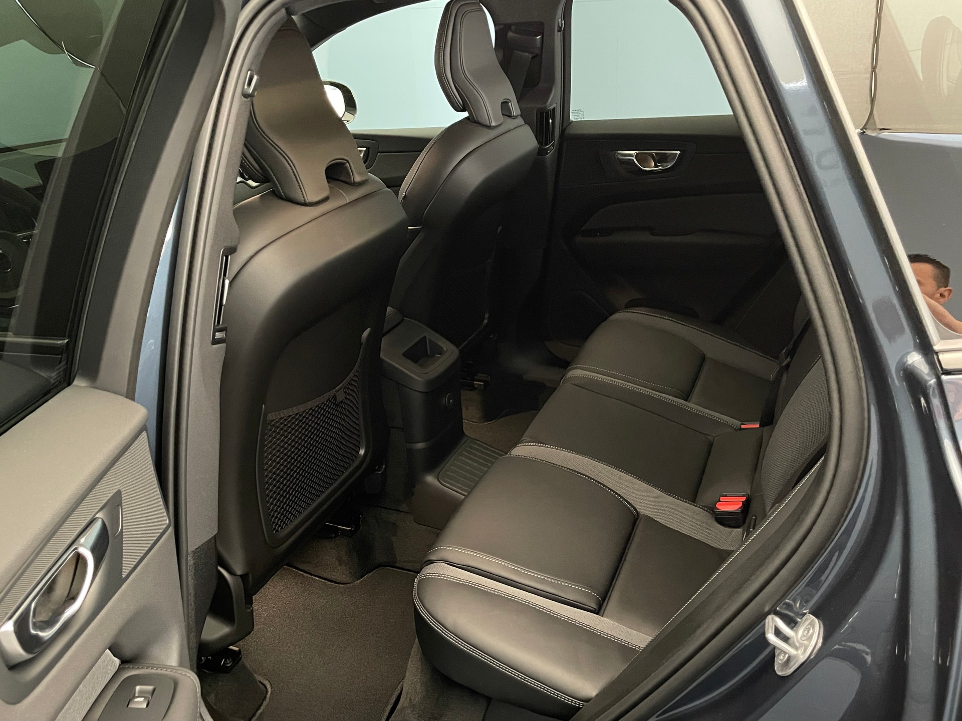 VOLVO XC60 2.0 T6 TE Black Edition eAWD-image-11