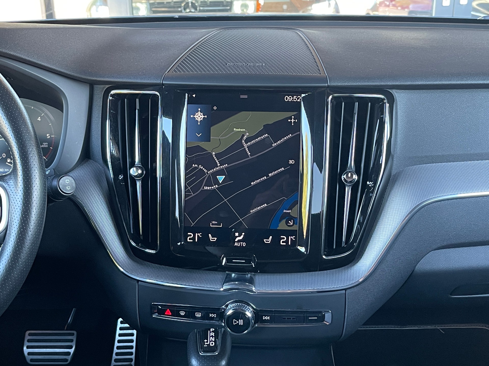 VOLVO XC60 D4 R-Design Geartronic-image-9