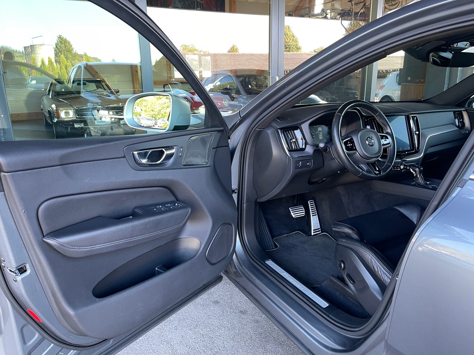 VOLVO XC60 D4 R-Design Geartronic-image-6