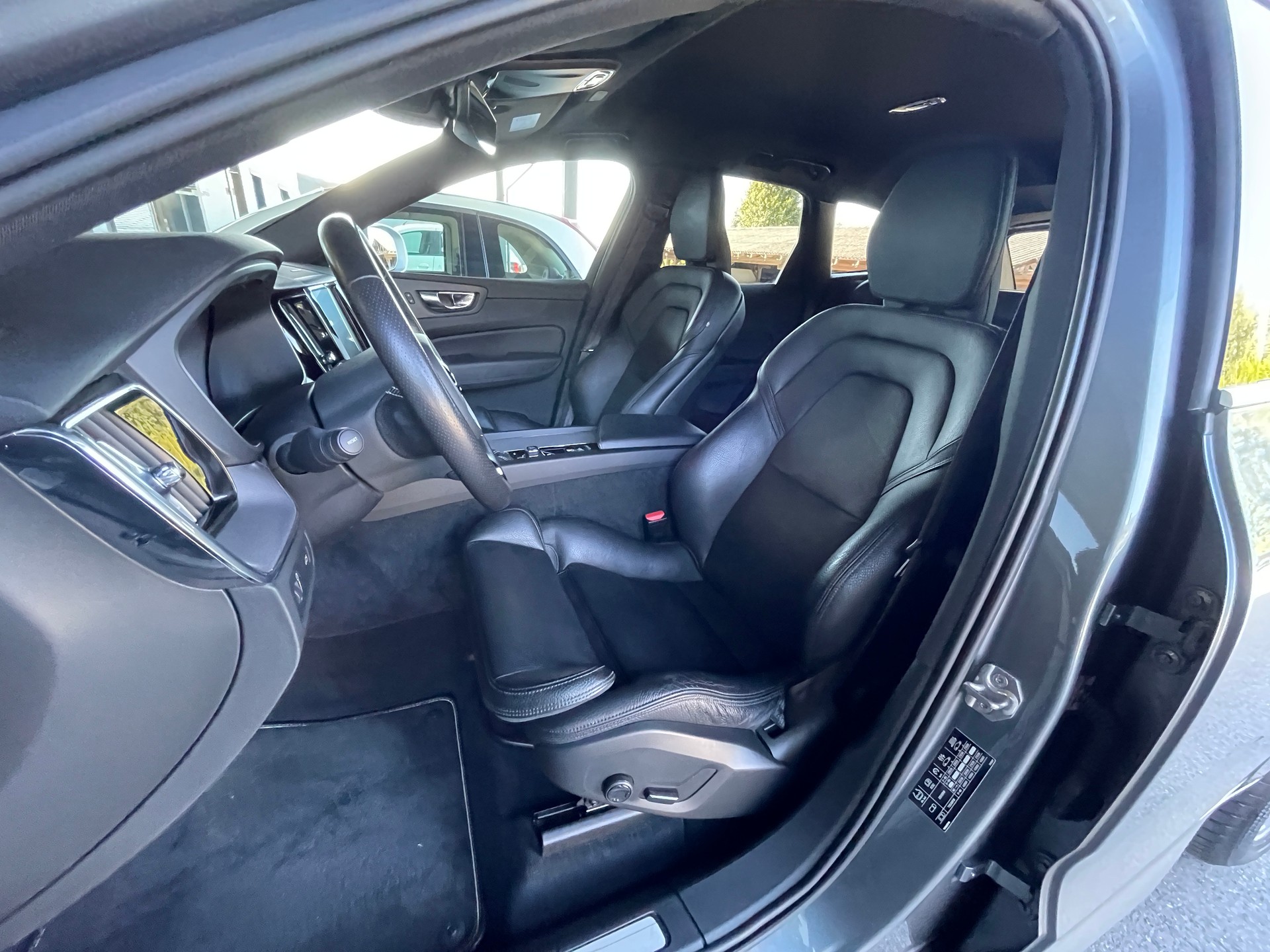 VOLVO XC60 D4 R-Design Geartronic-image-12