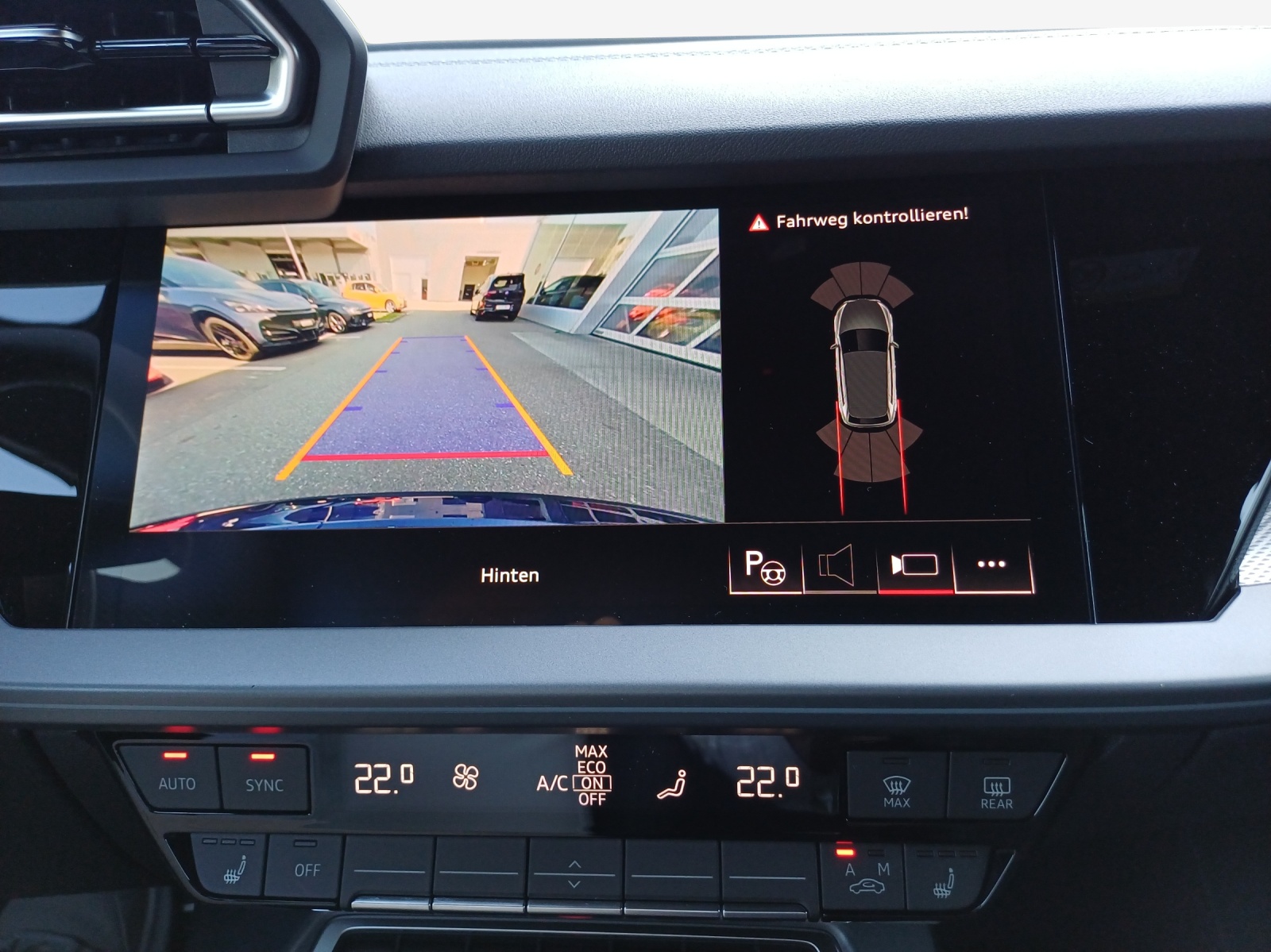 AUDI A3 Sportback TFSI 110 kW S line Attraction S tronic-image-13