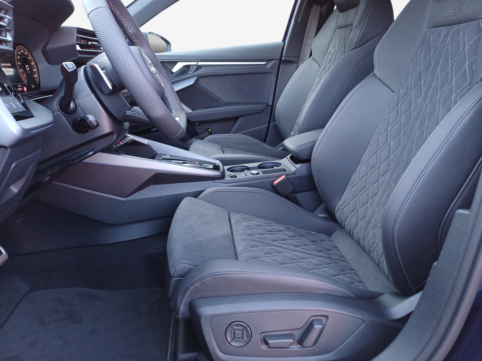 AUDI A3 Sportback TFSI 110 kW S line Attraction S tronic-image-7
