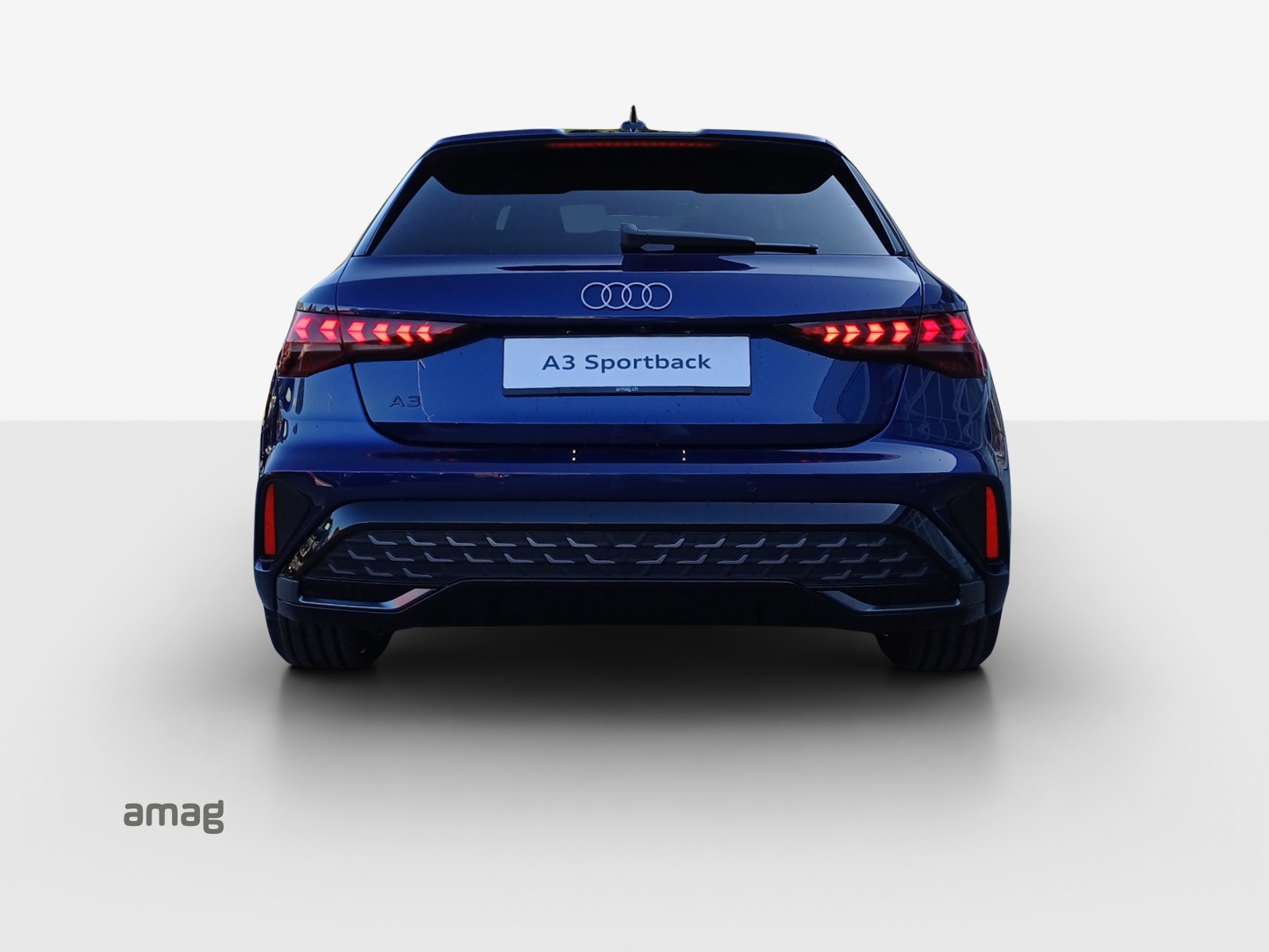 AUDI A3 Sportback TFSI 110 kW S line Attraction S tronic-image-3