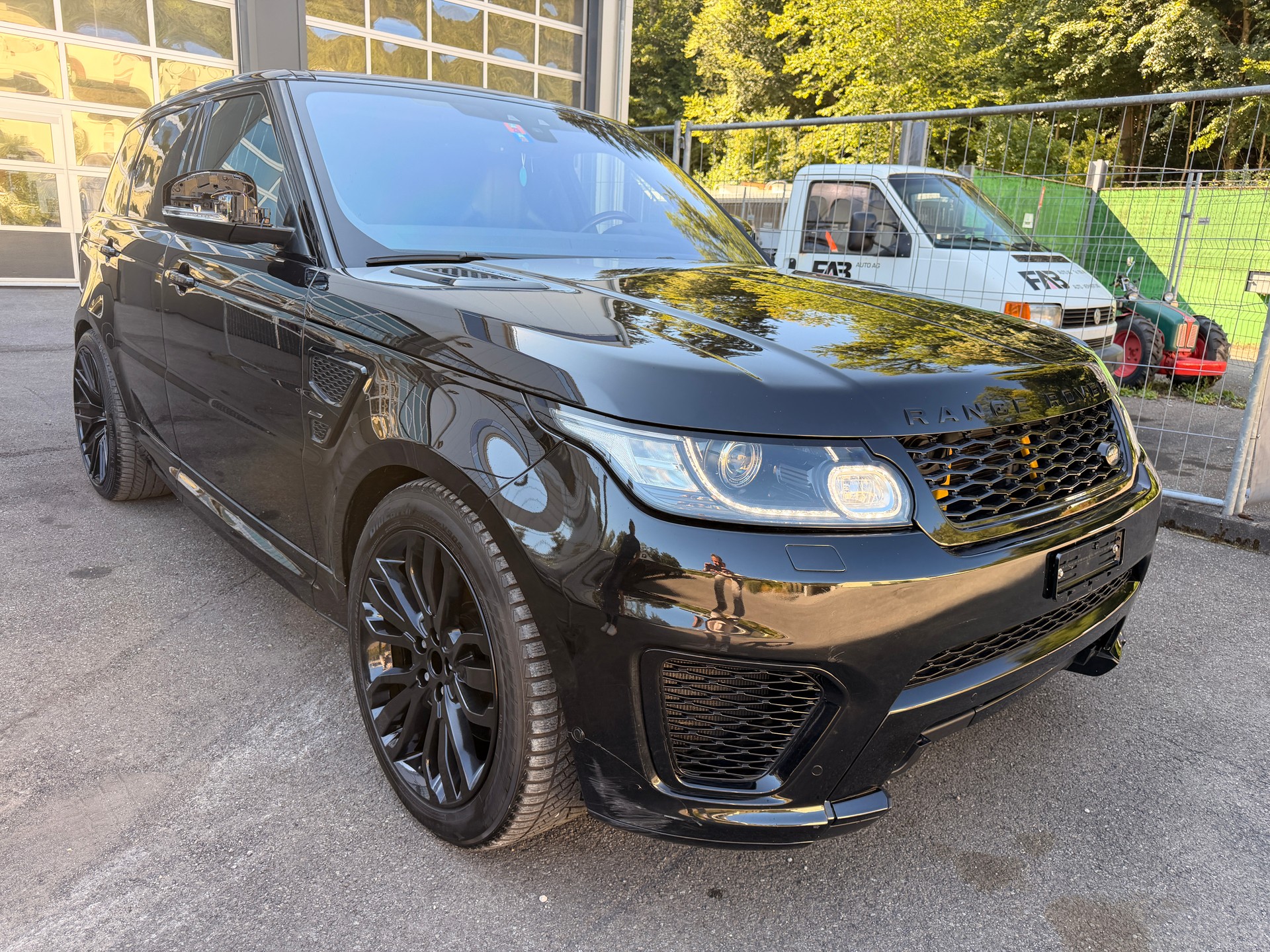 LAND ROVER Range Rover Sport 5.0 V8 SVR-image-2
