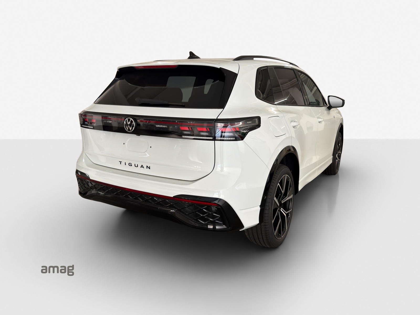 VW Tiguan 2.0 TSI DSG R-Line 4Motion-image-4