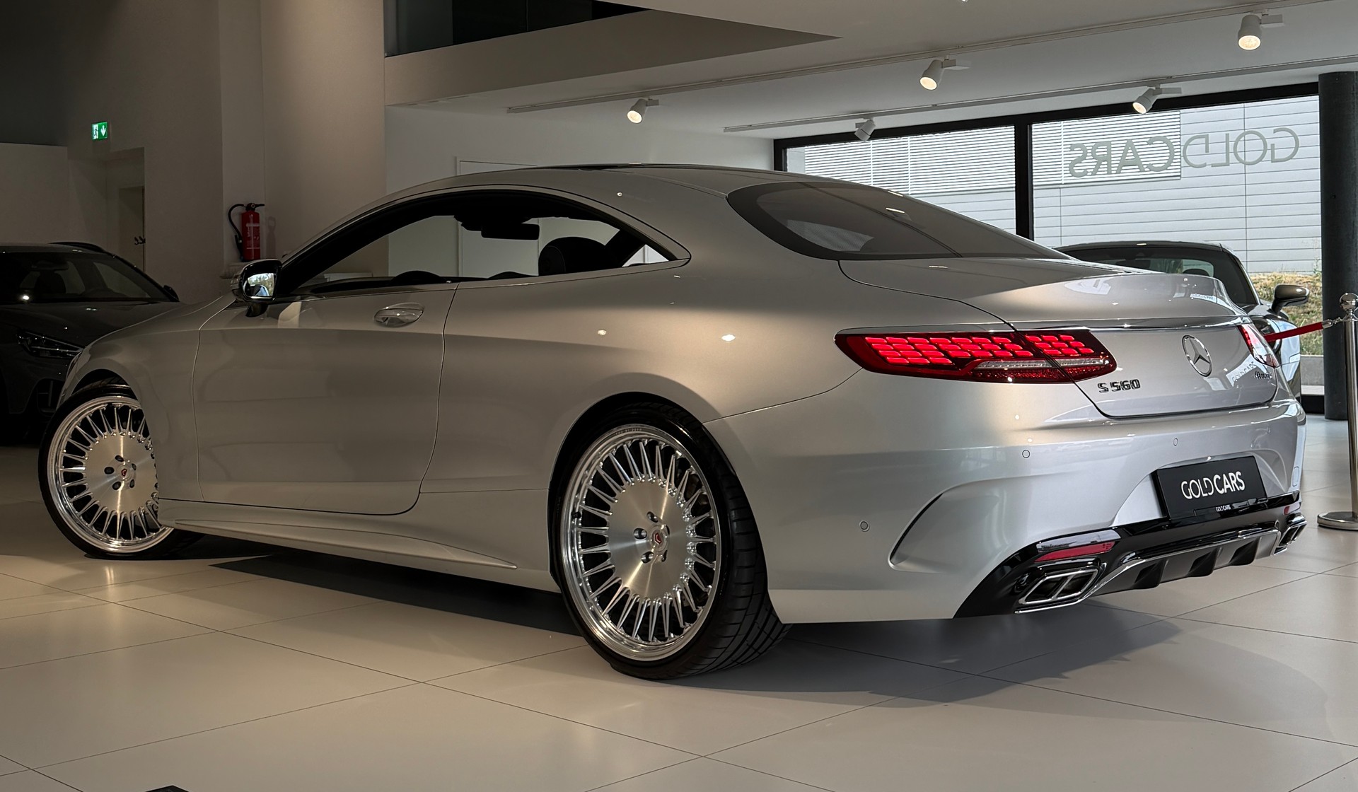 MERCEDES-BENZ S 560 Coupé 4Matic 9G-Tronic-image-4