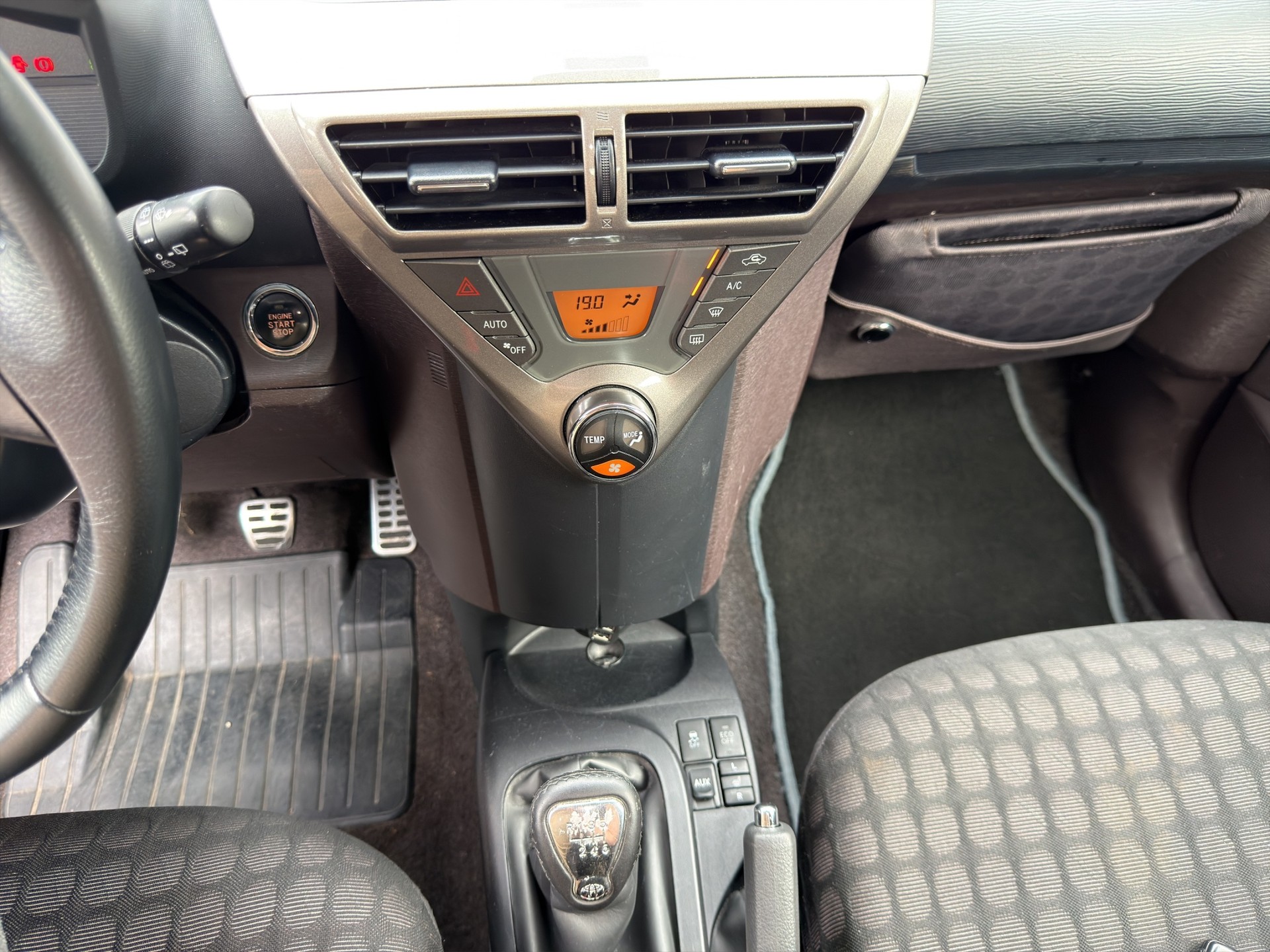 TOYOTA iQ 1.33 Dual VVT-i-image-10