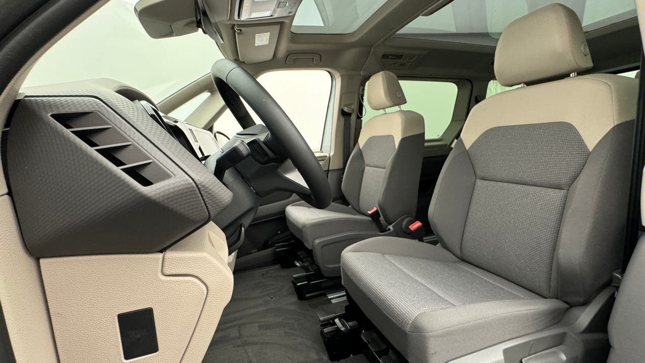 VW Multivan 2.0 TDI Life DSG-image-4