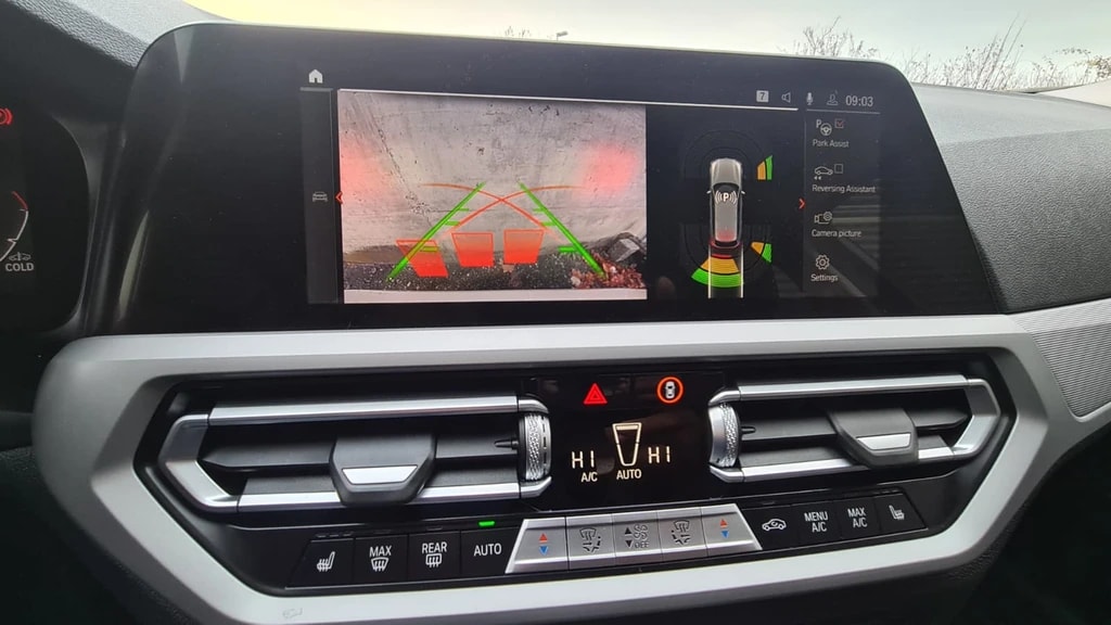 BMW 320d xDrive 48V Touring Steptronic ** Gr-Navi ** RF-Kamera ** Anh-Kupplung ** Abstandsregelsysteme ** Frisch Ab MFK & Service **-image-9
