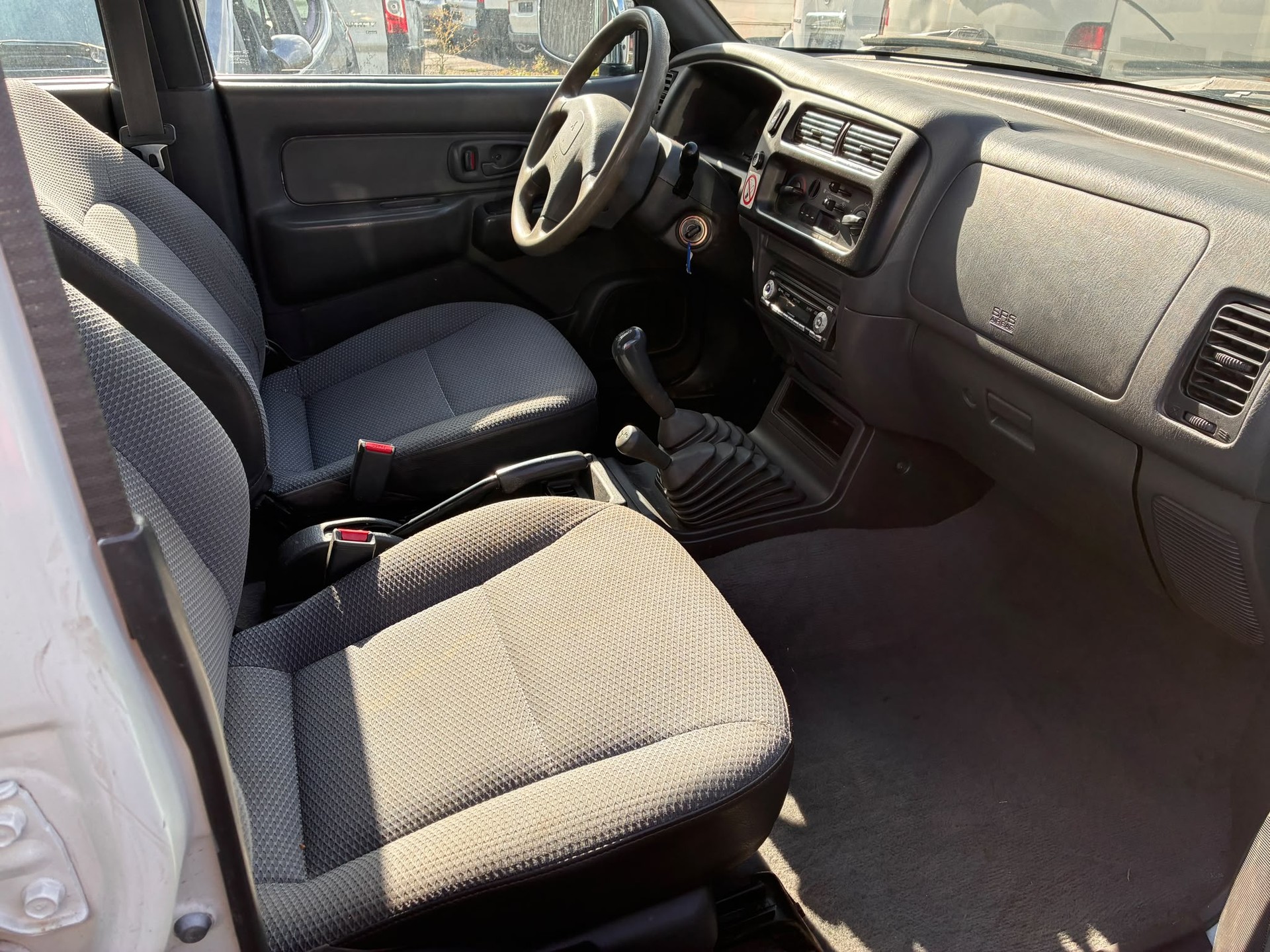 MITSUBISHI L 200-image-4