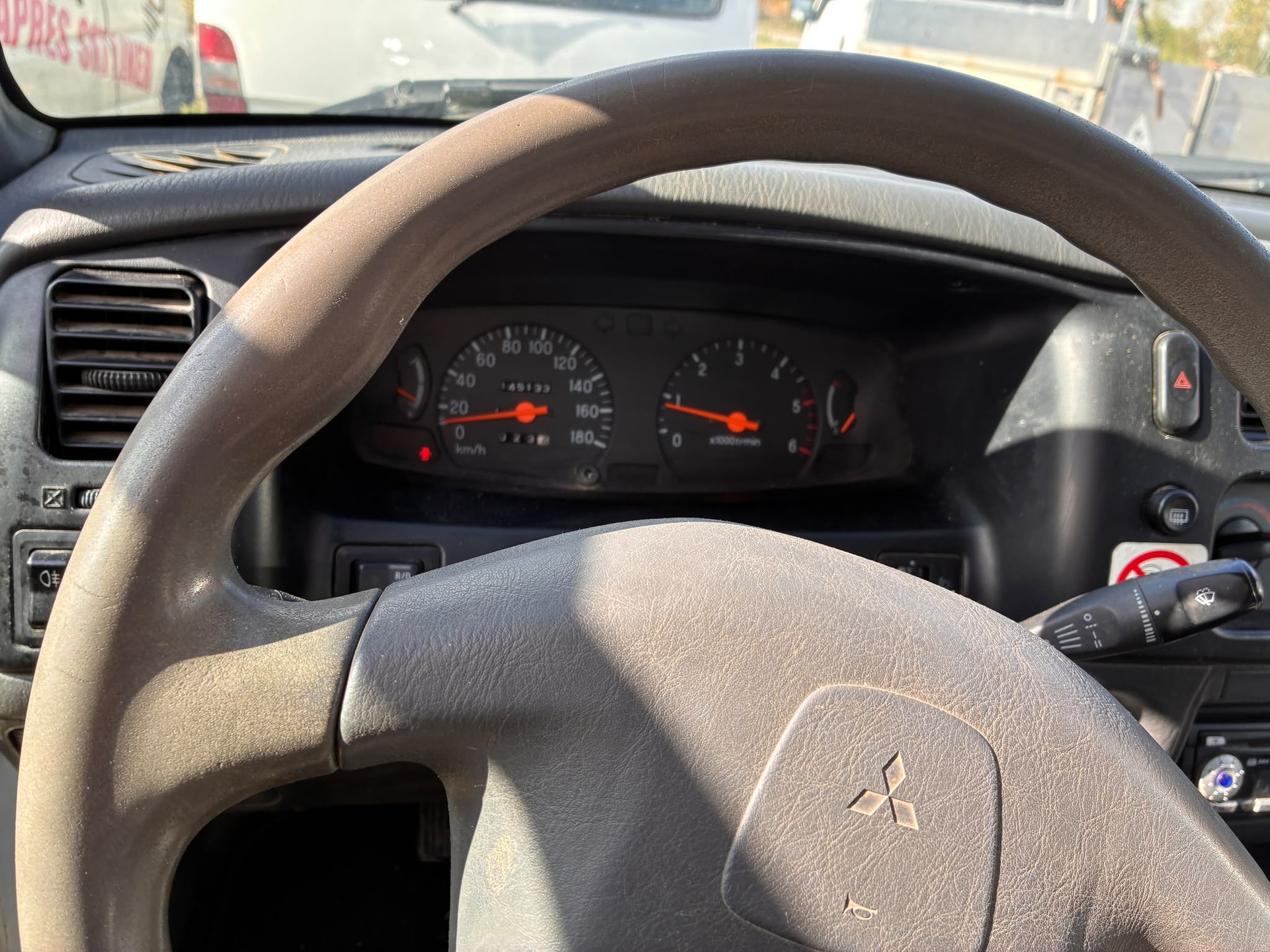 MITSUBISHI L 200-image-5
