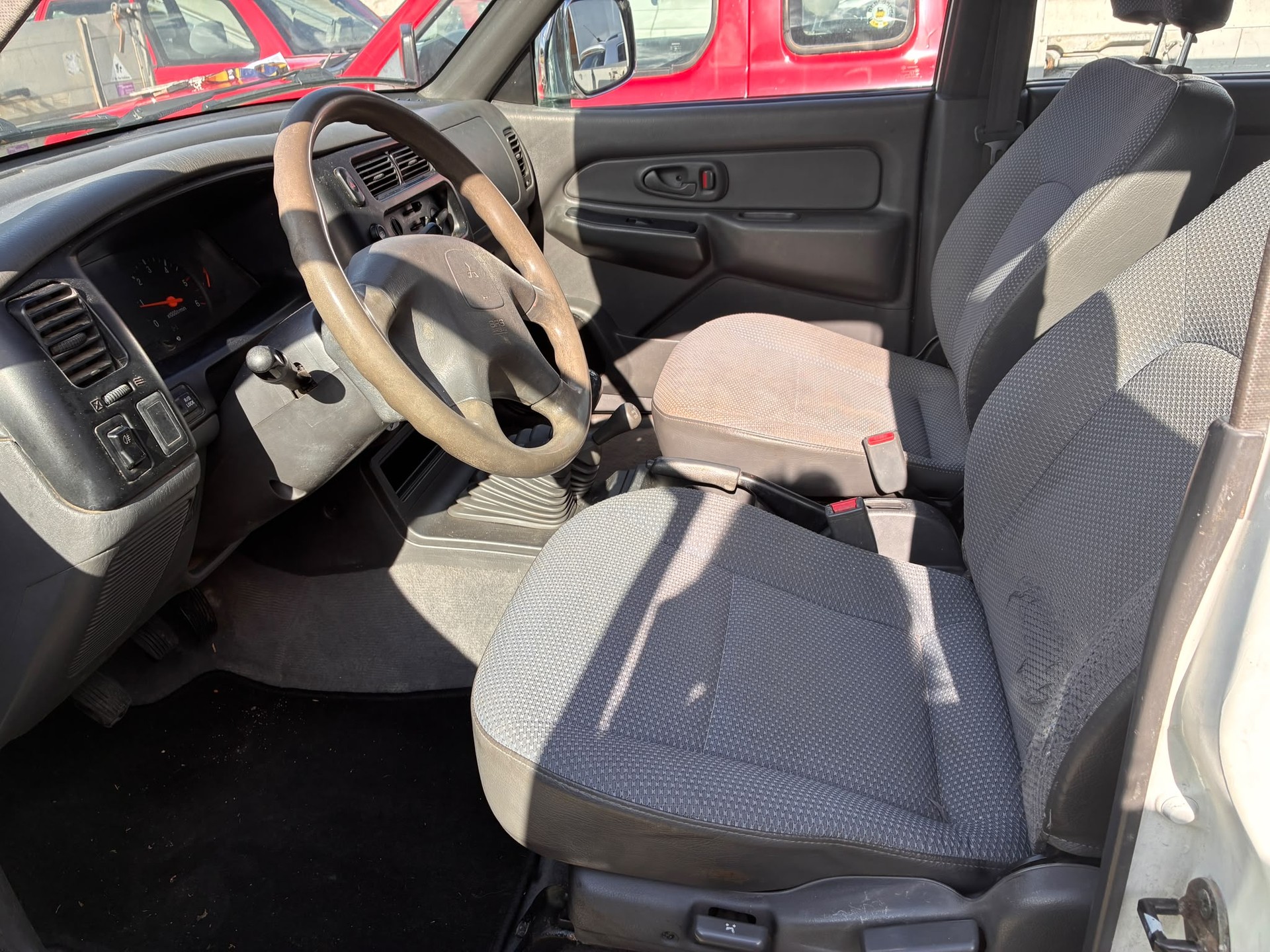 MITSUBISHI L 200-image-2
