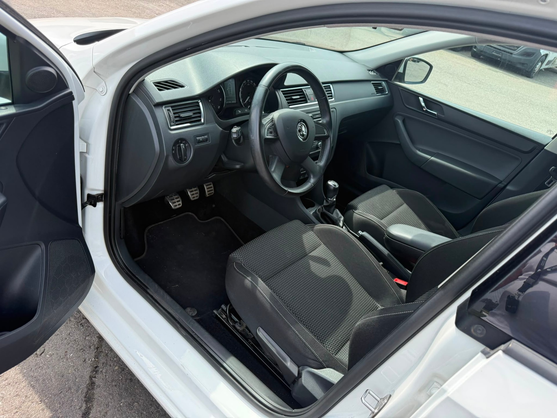 SKODA Rapid 1.2 TSI Elegance-image-5