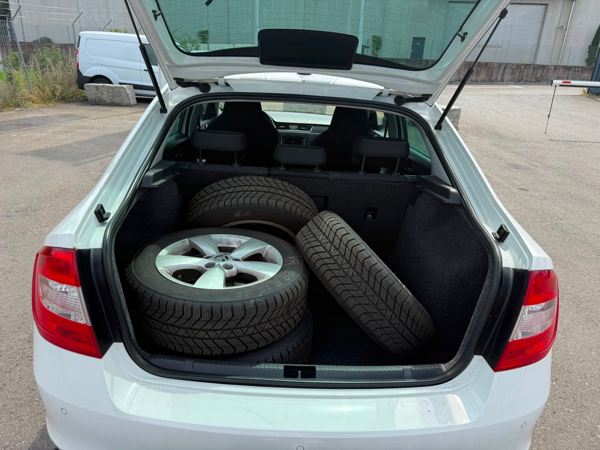 SKODA Rapid 1.2 TSI Elegance-image-6