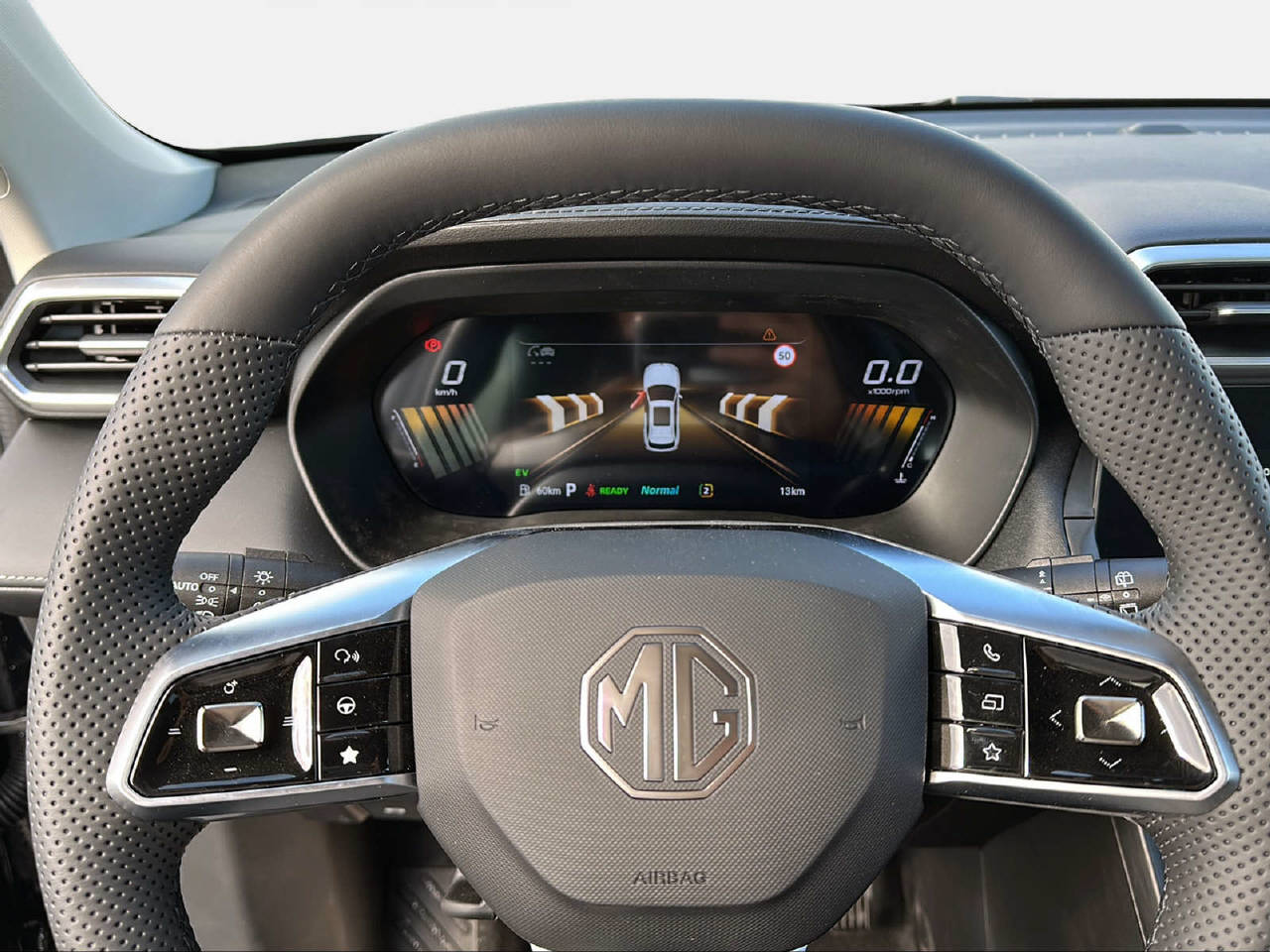 MG ZS 1.5 Hybrid+ Luxury-image-9