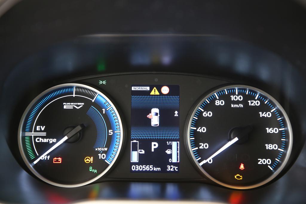 MITSUBISHI Eclipse Cross 2.4 PHEV Intense 4x4-image-10