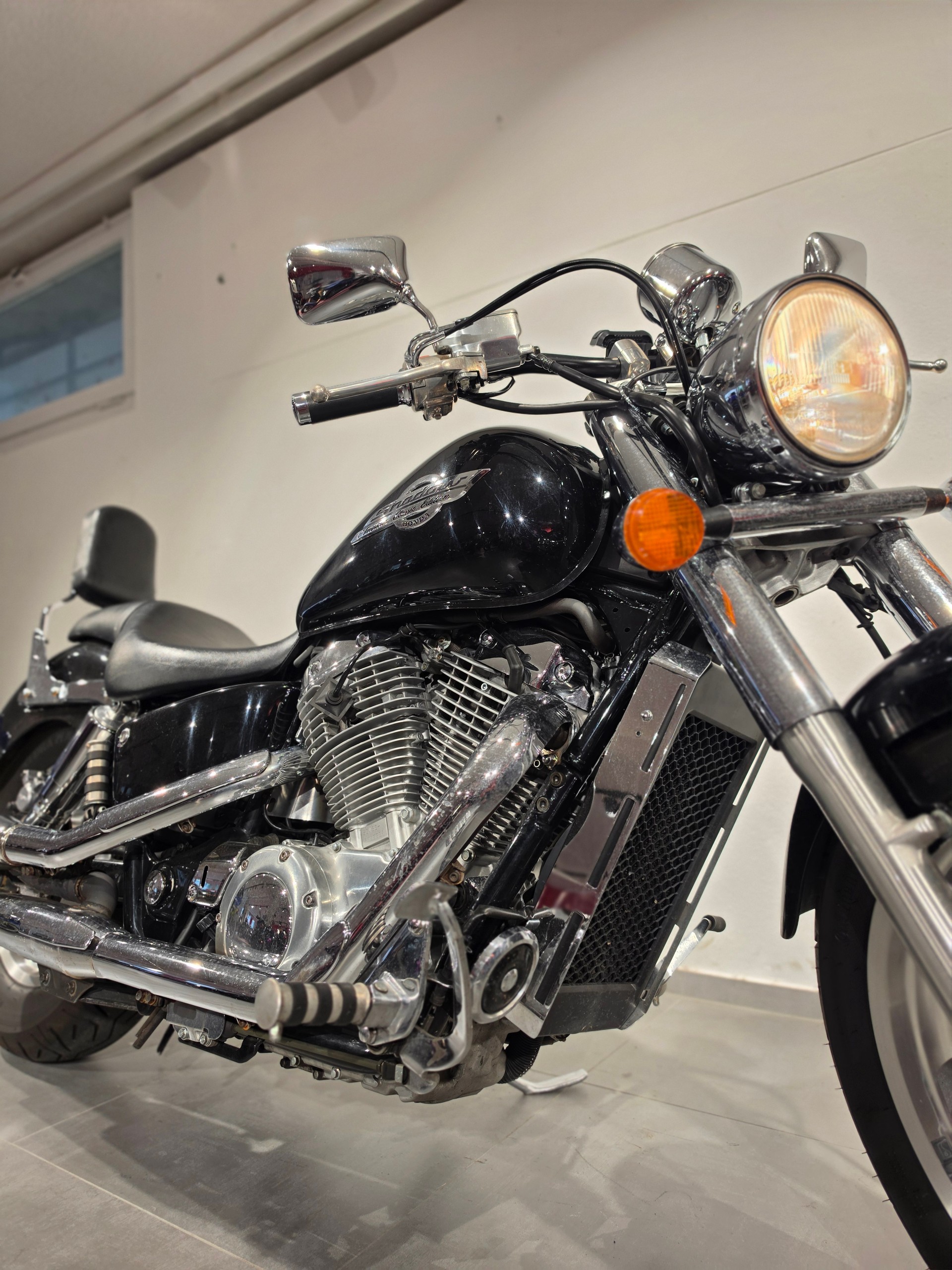 HONDA VT 1100 C2 Y Shadow Sabre-showroom-element-1