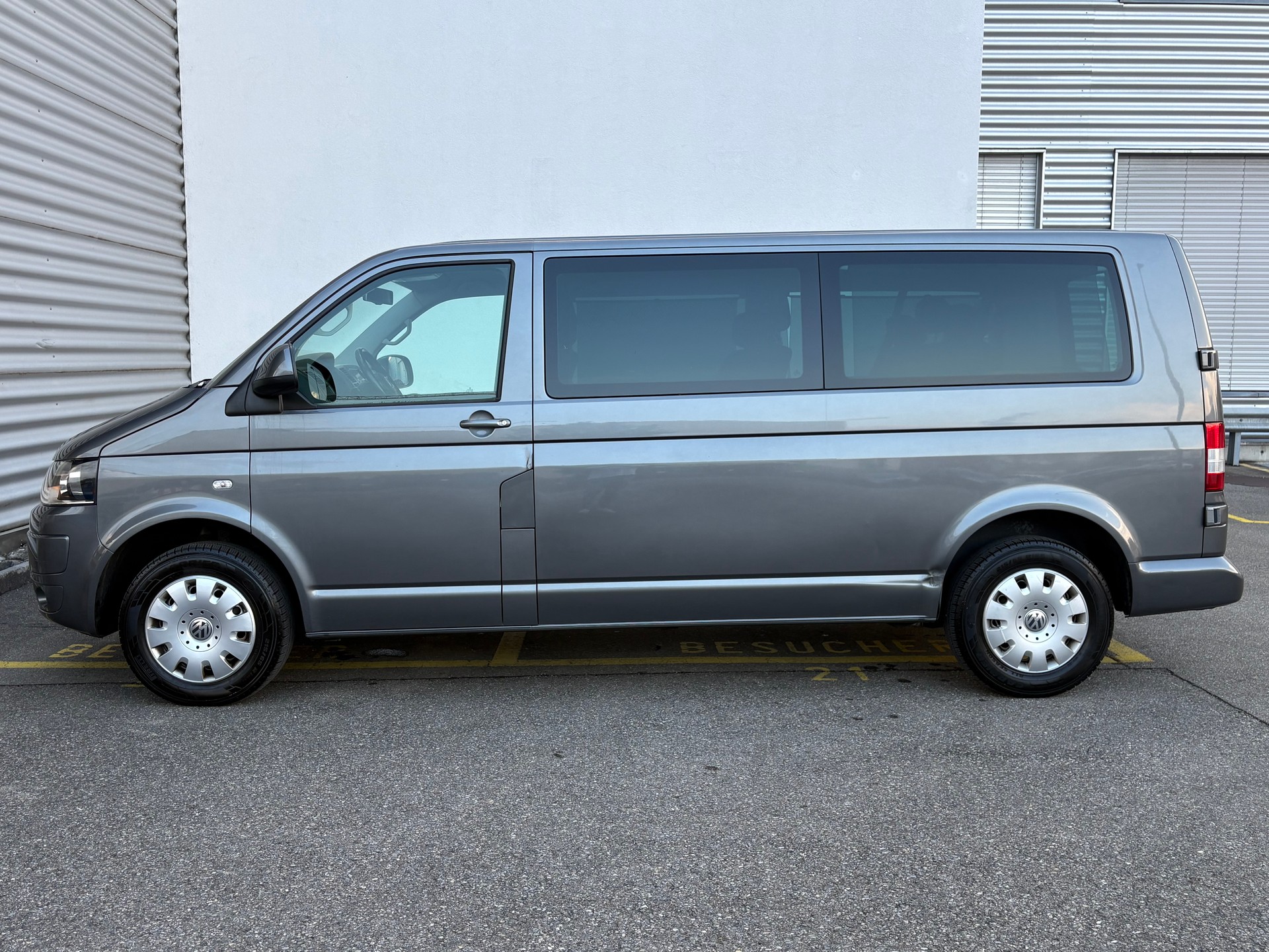 VW T5 Caravelle Comfortline 2.0 TDI DSG 9-Plätzer-image-4