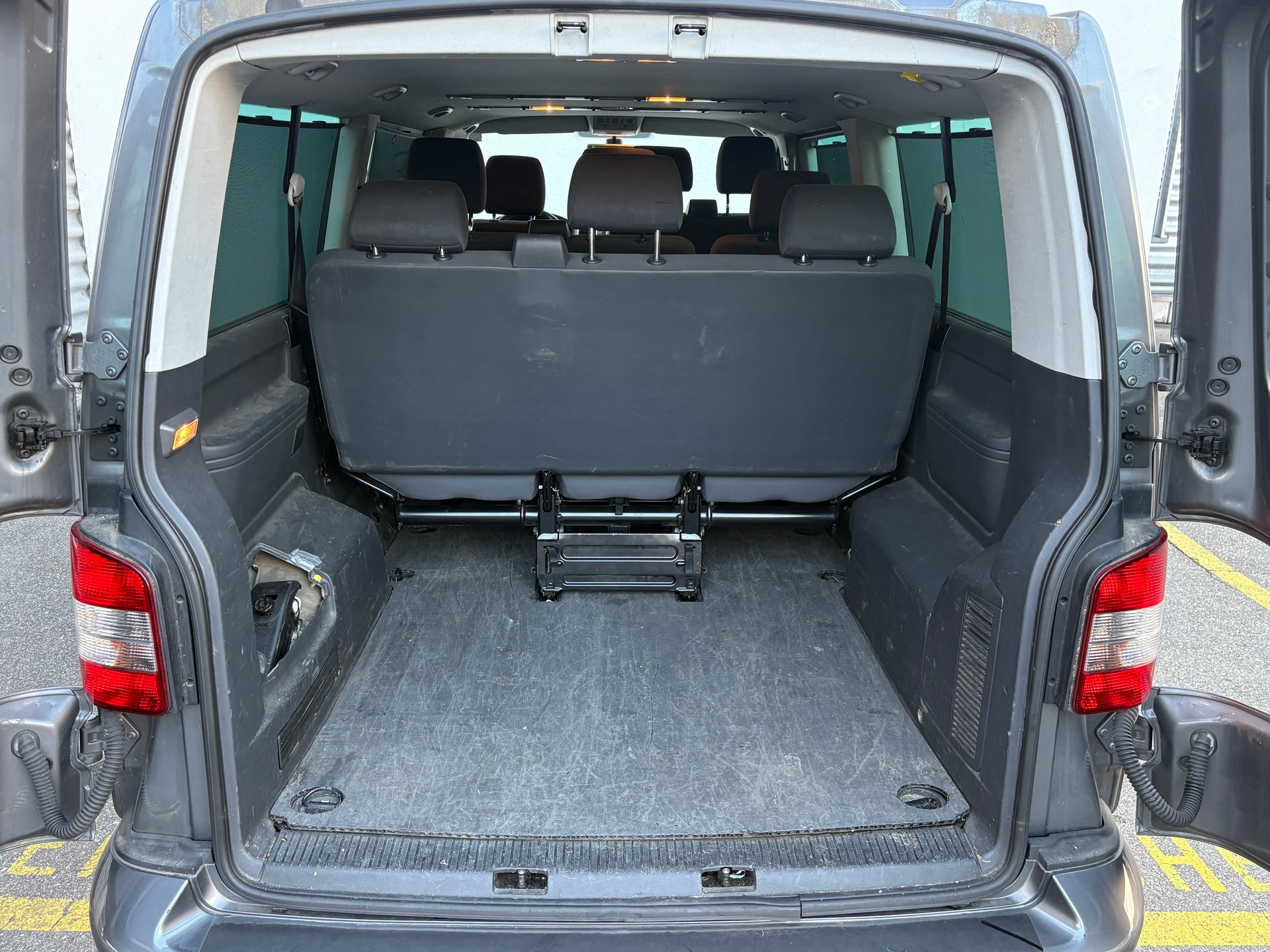 VW T5 Caravelle Comfortline 2.0 TDI DSG 9-Plätzer-image-12
