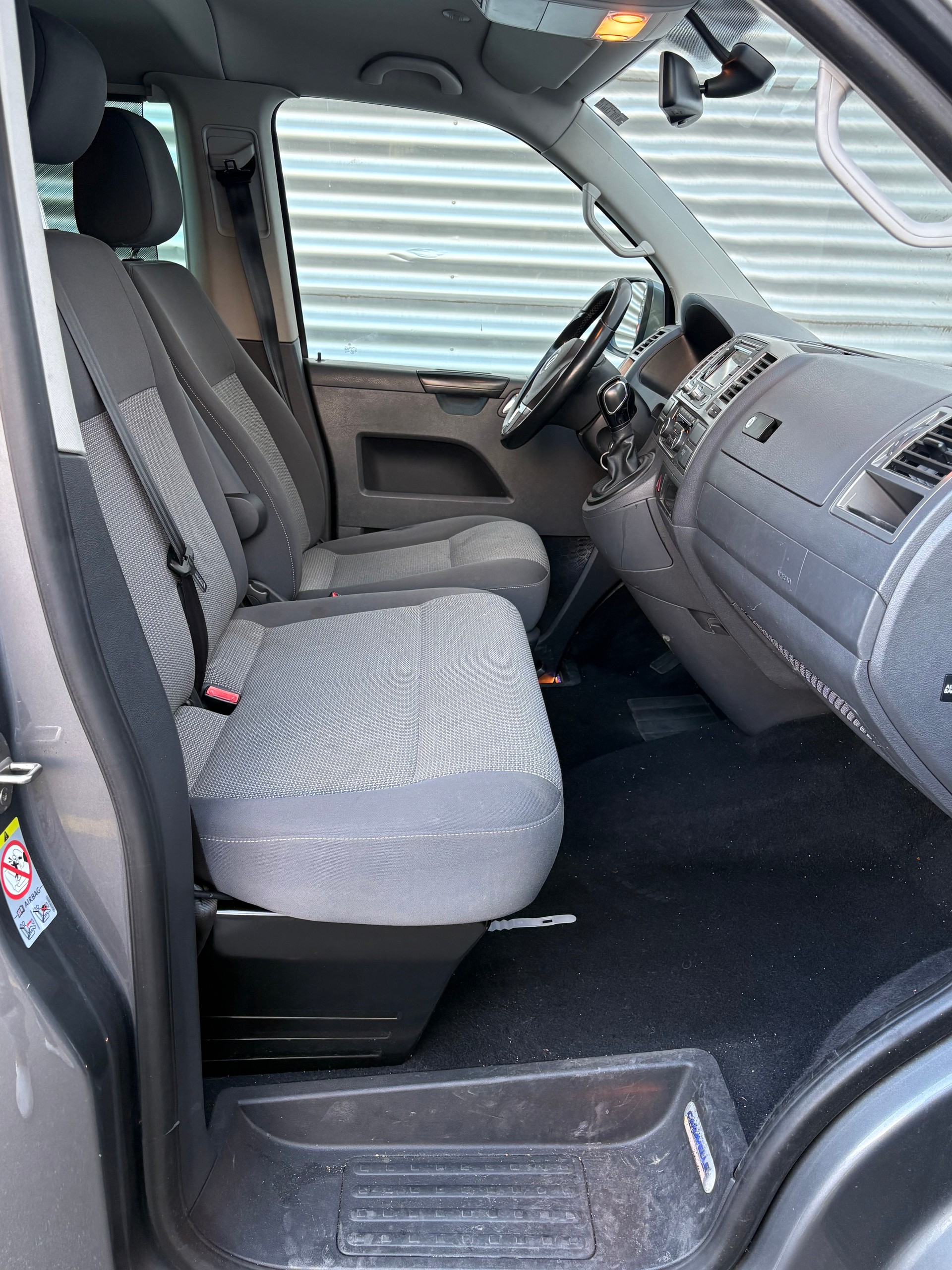 VW T5 Caravelle Comfortline 2.0 TDI DSG 9-Plätzer-image-8