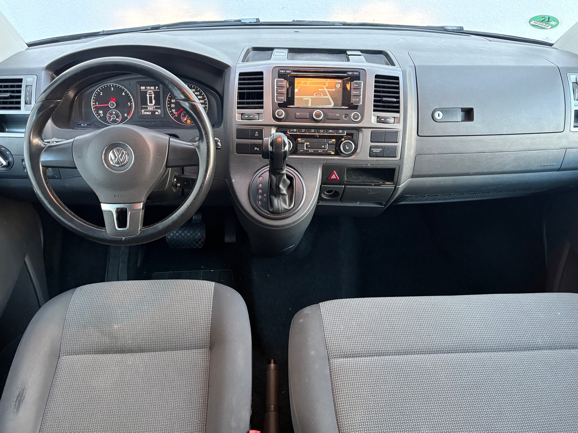 VW T5 Caravelle Comfortline 2.0 TDI DSG 9-Plätzer-image-7