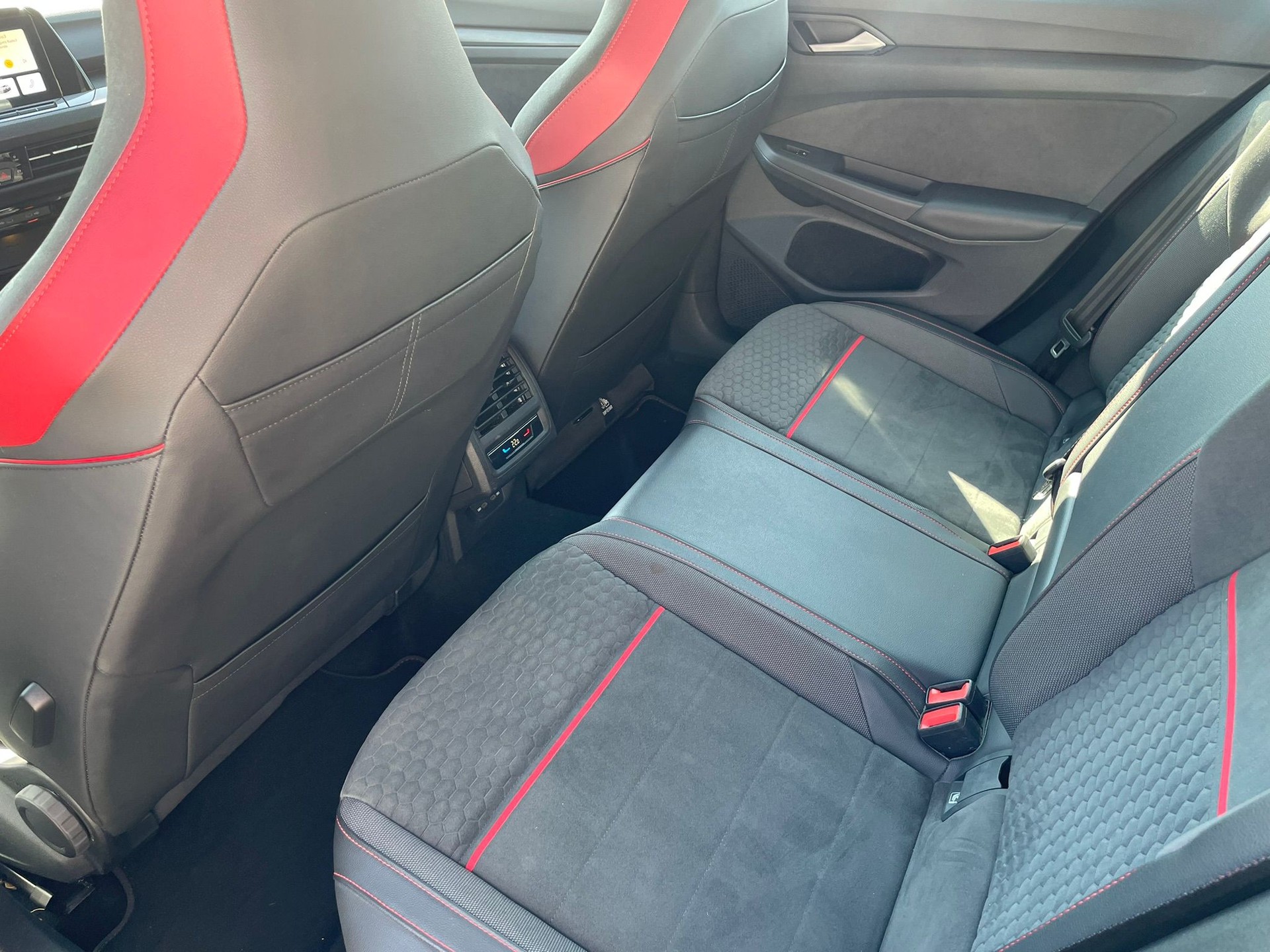VW GOLF 2.0 TSI GTI Clubsport DSG-image-10