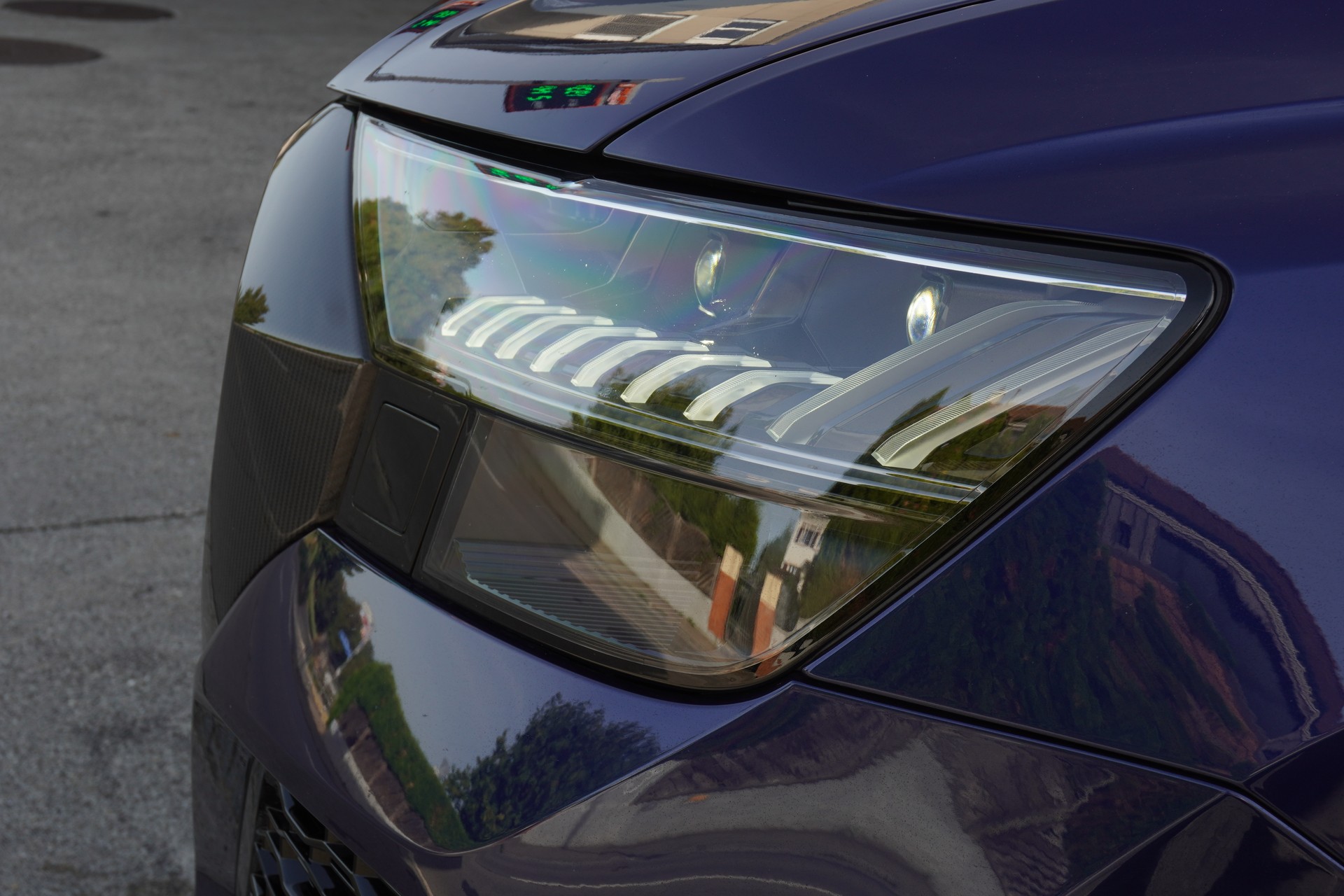 AUDI RSQ8 quattro tiptronic-image-1