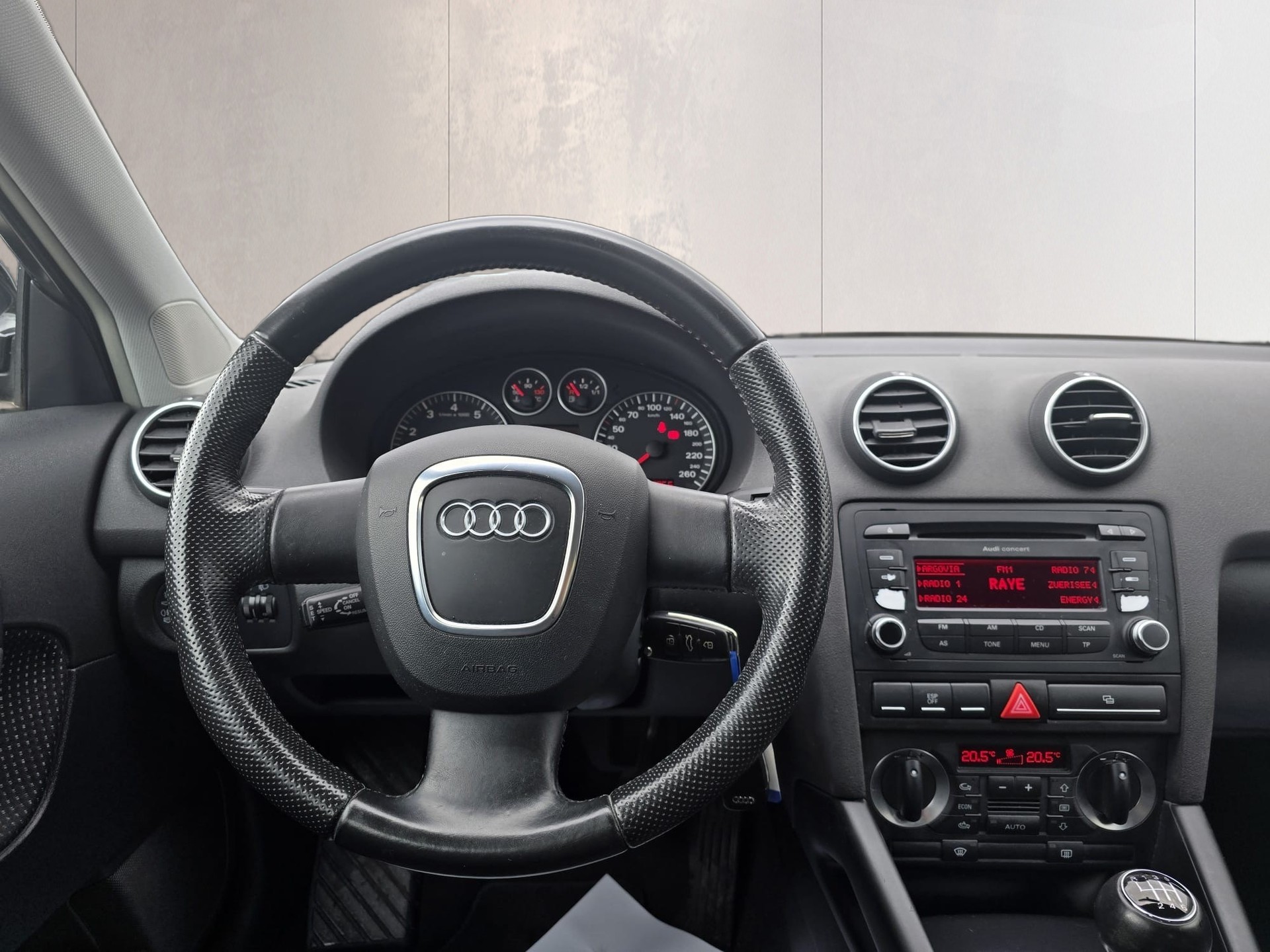 AUDI A3 Sportback 1.8 Turbo FSI Attraction-image-9