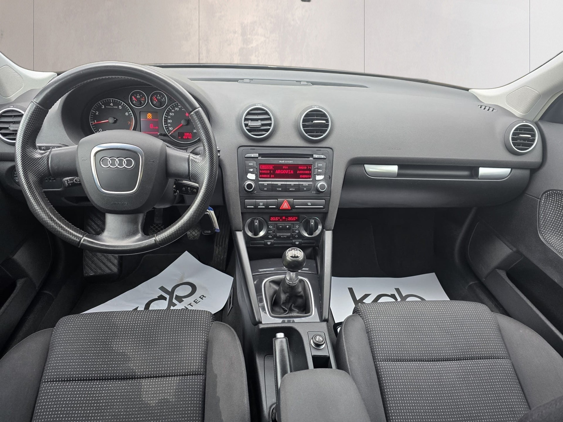 AUDI A3 Sportback 1.8 Turbo FSI Attraction-image-8