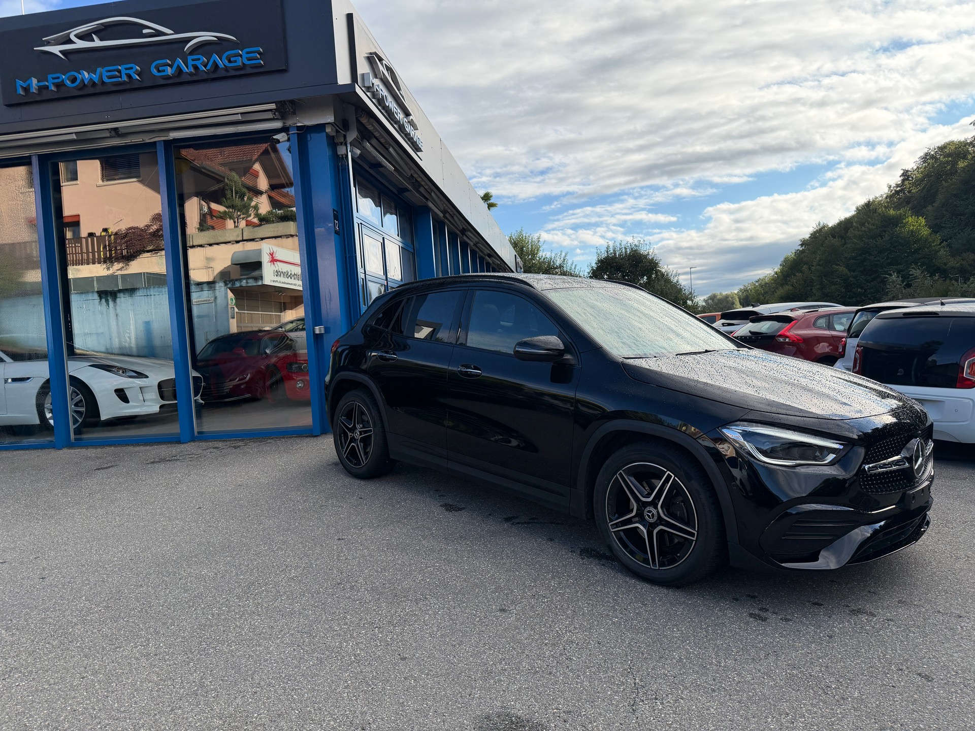MERCEDES-BENZ GLA 200 AMG Line 7G-DCT-image-1