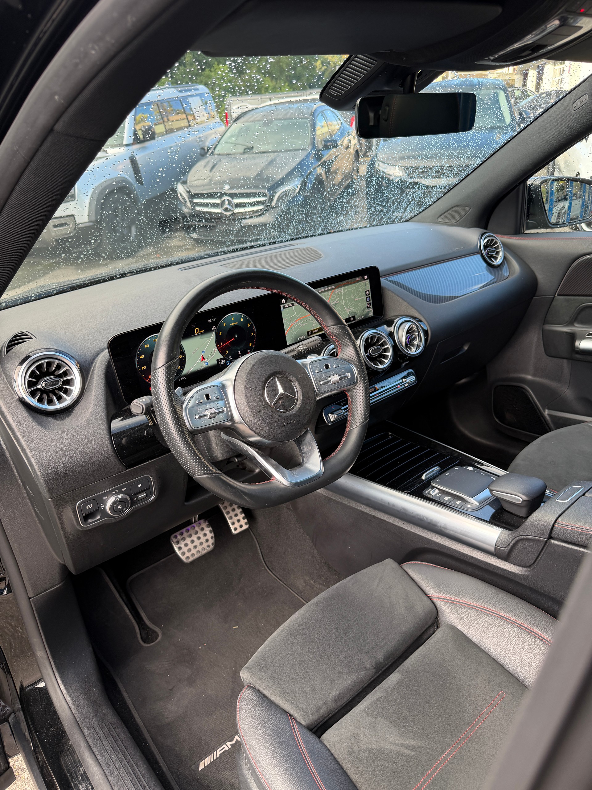 MERCEDES-BENZ GLA 200 AMG Line 7G-DCT-image-6