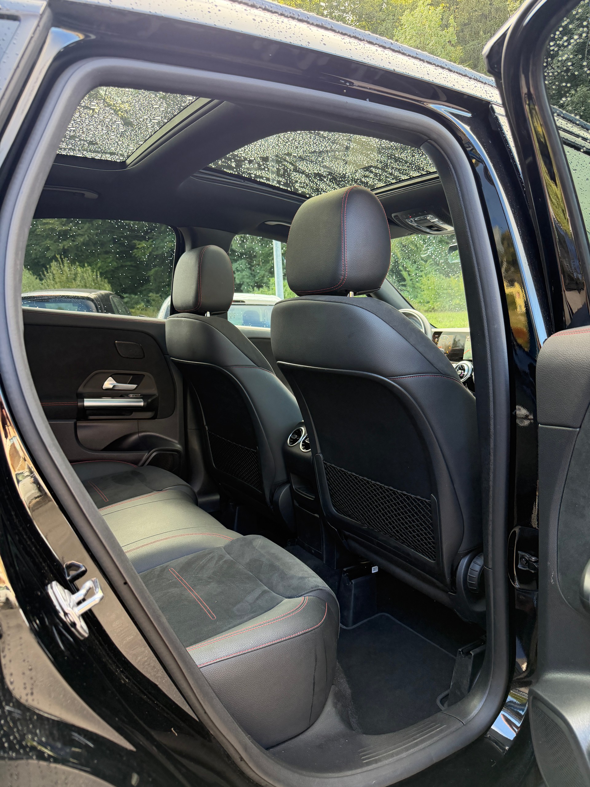 MERCEDES-BENZ GLA 200 AMG Line 7G-DCT-image-11