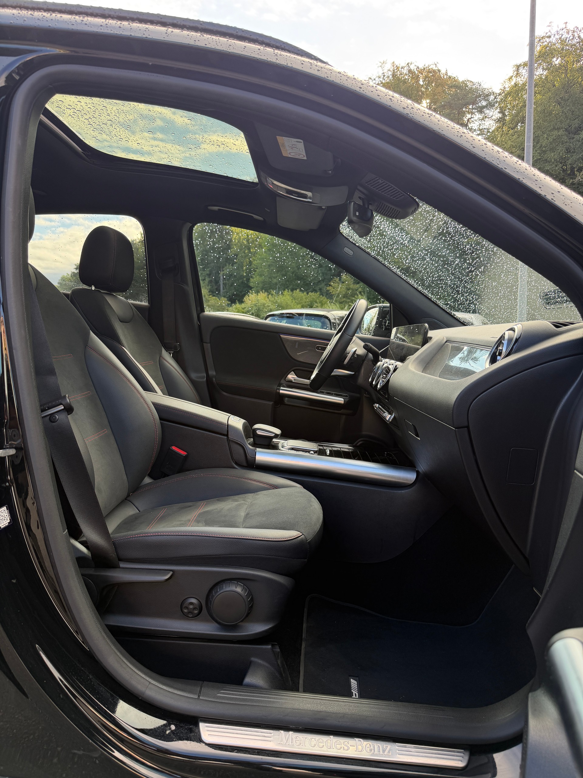 MERCEDES-BENZ GLA 200 AMG Line 7G-DCT-image-10